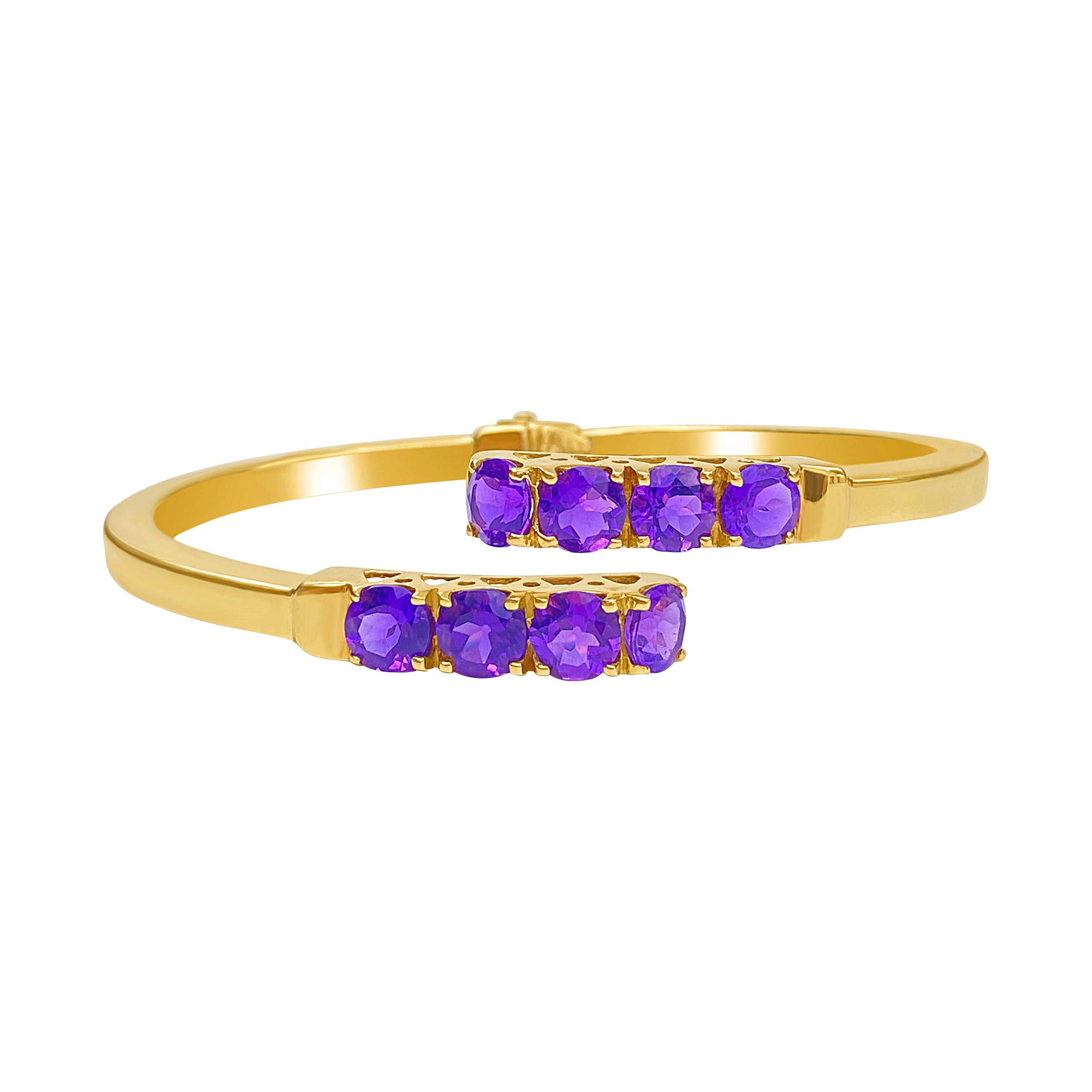 6.50 Carats Round-Brilliant Cut Purple Amethyst and 18k Yellow Gold Bangle For Sale