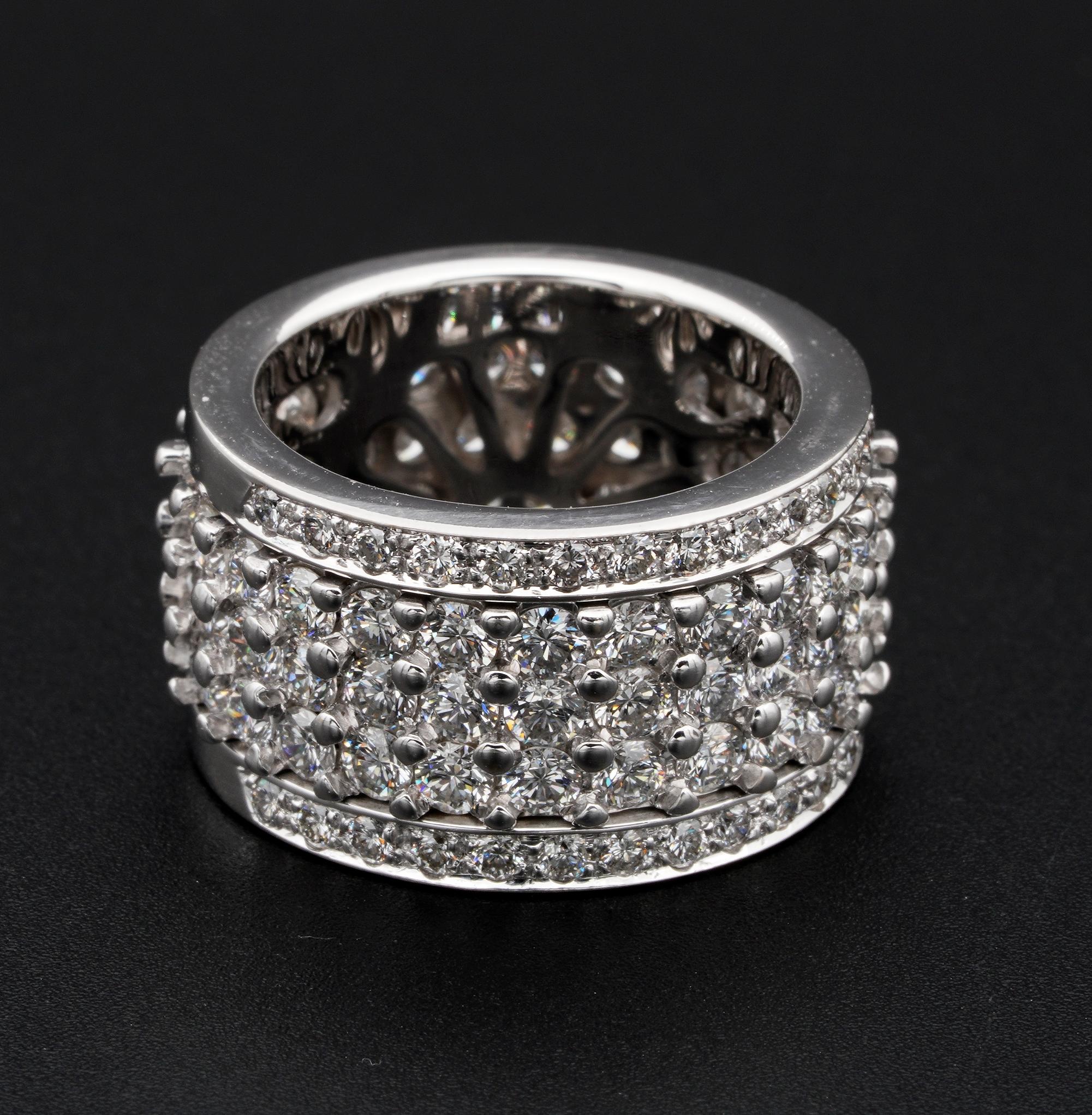 Luxury Eternity Ring
An Impressive, high end of the highest level, spin or rotating Diamond Eternity ring in Night or Day version
Superbly hand crafted as unique piece of jewellery , over cared at slightest detail, substantial weight of 18 KT white