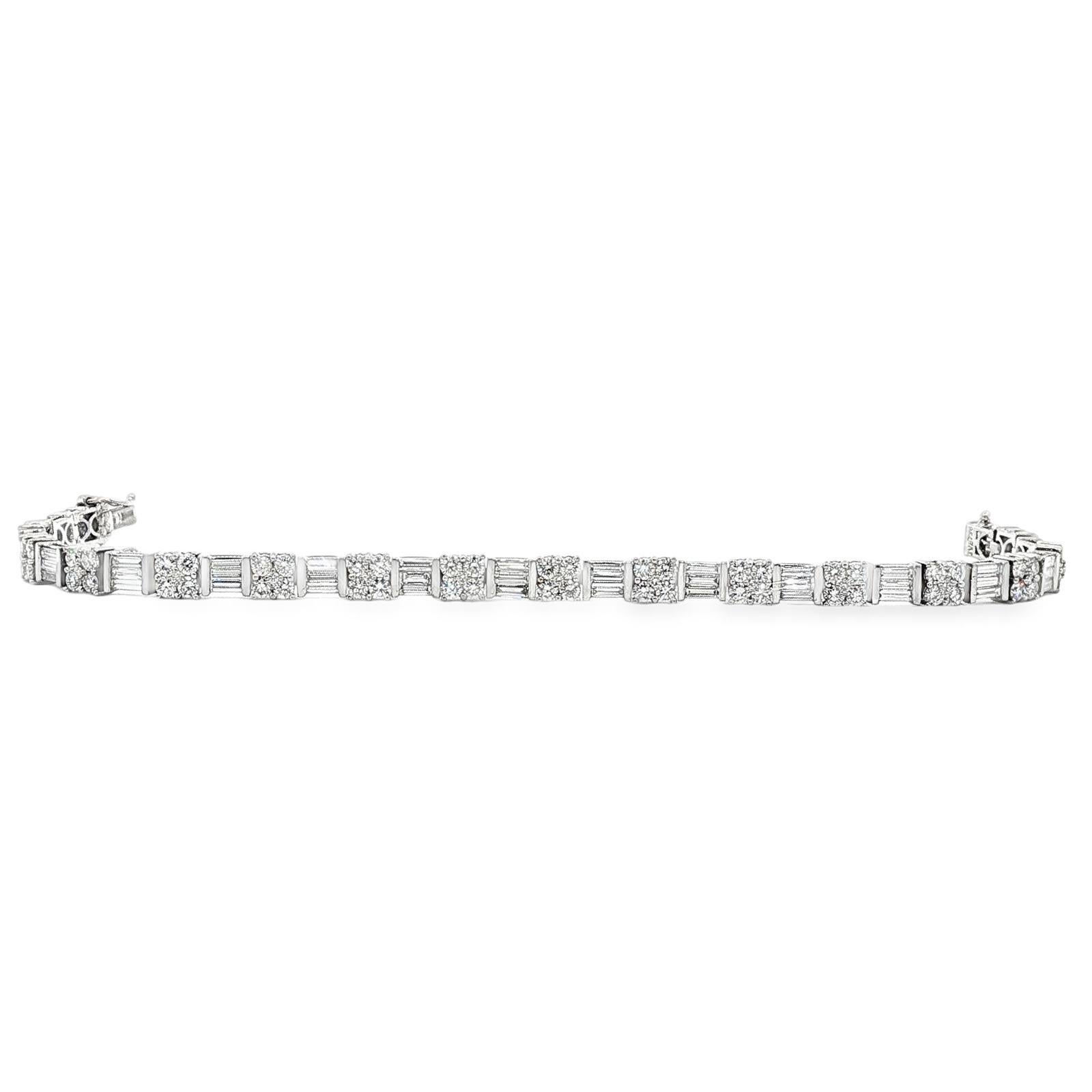 Contemporain 6.50 CTW Round & Baguette-Cut Diamond 18KWG Dot-Dash Link Bracelet en vente