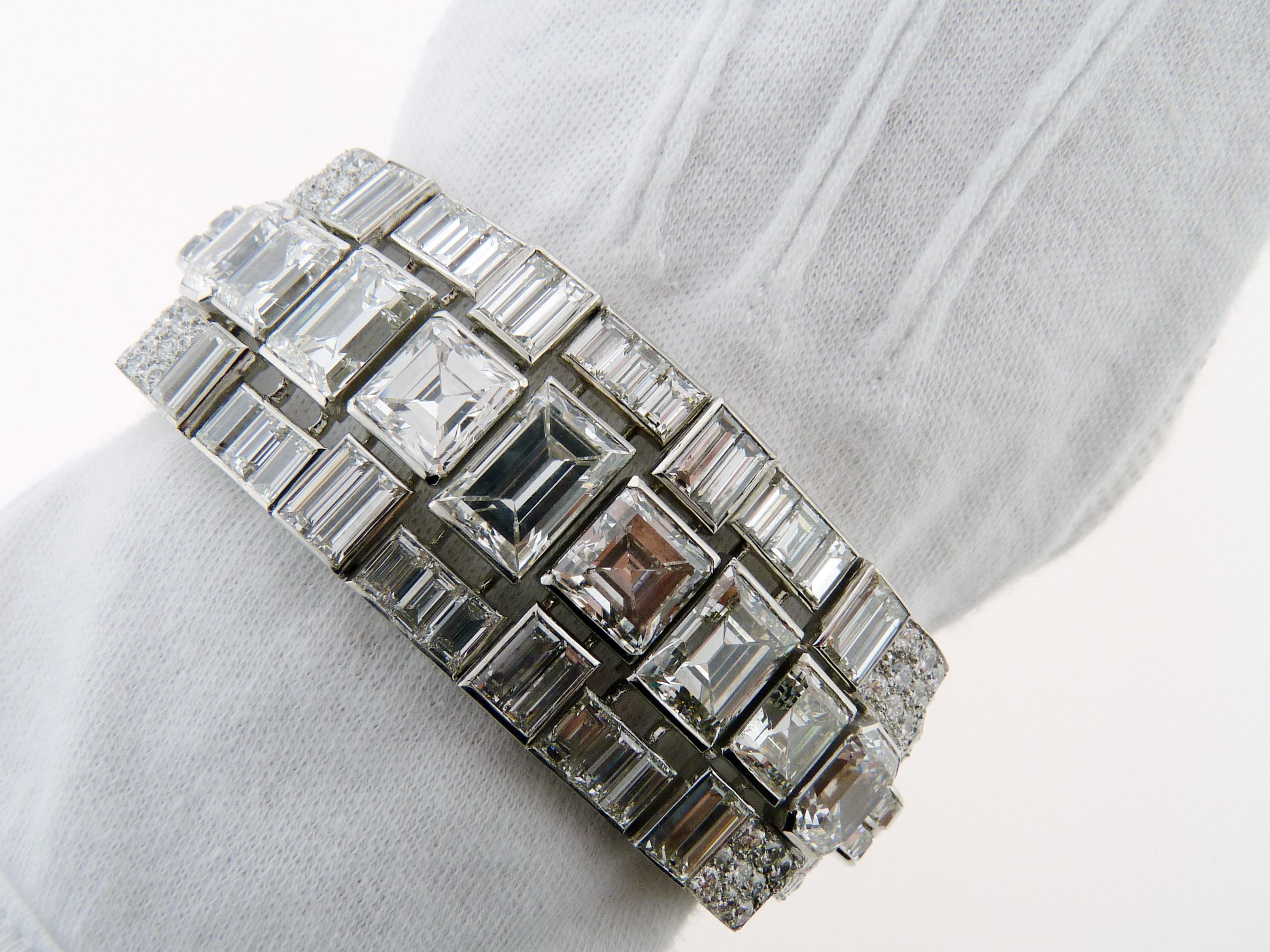 Taille émeraude Bracelet Art déco en platine avec diamants, France, circa 1930 en vente