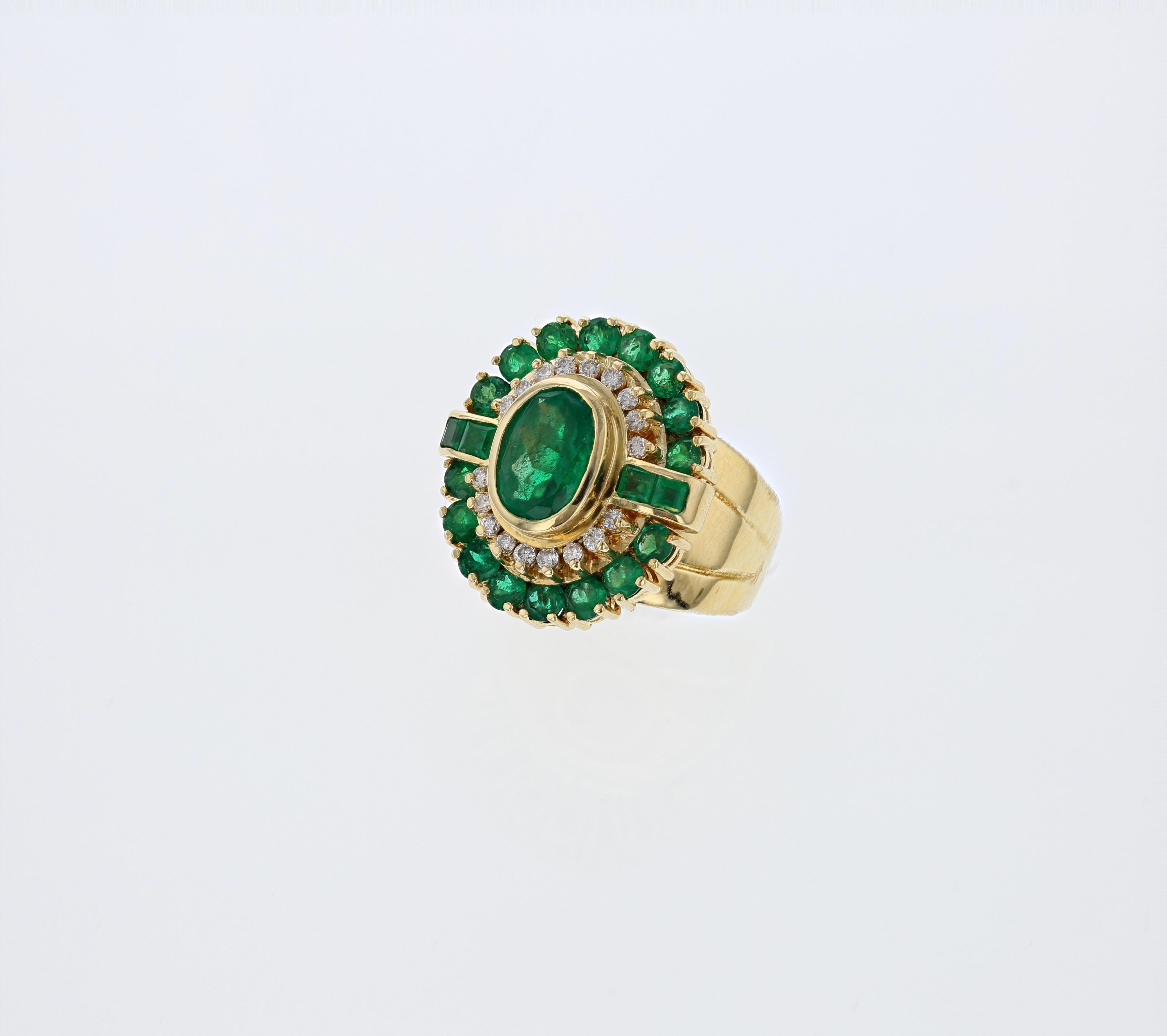 Oval Cut 6.50ct Natural Emerald 18K Yellow Gold Ring For Sale