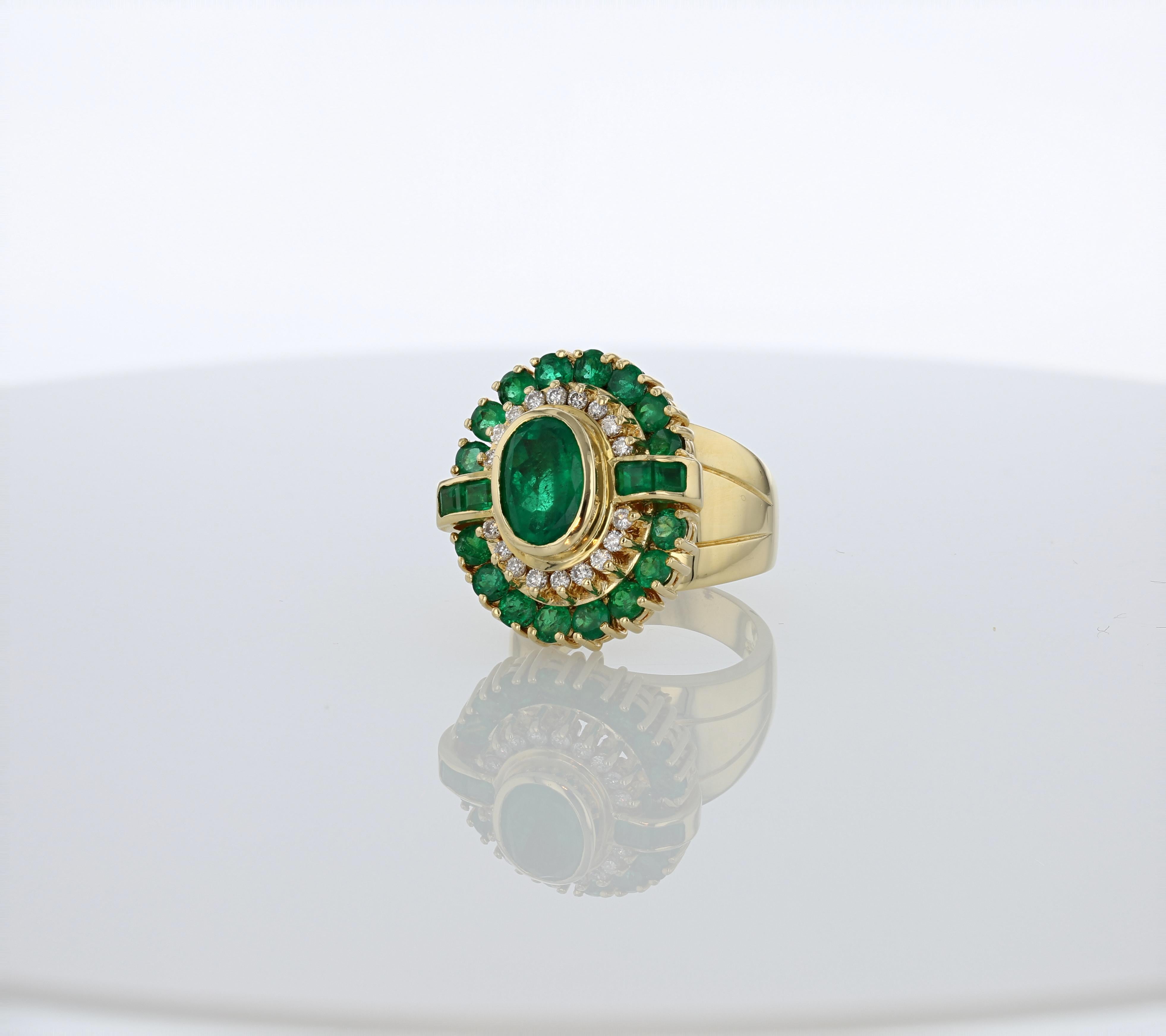 6.50ct Natural Emerald 18K Yellow Gold Ring In New Condition For Sale In LA, CA