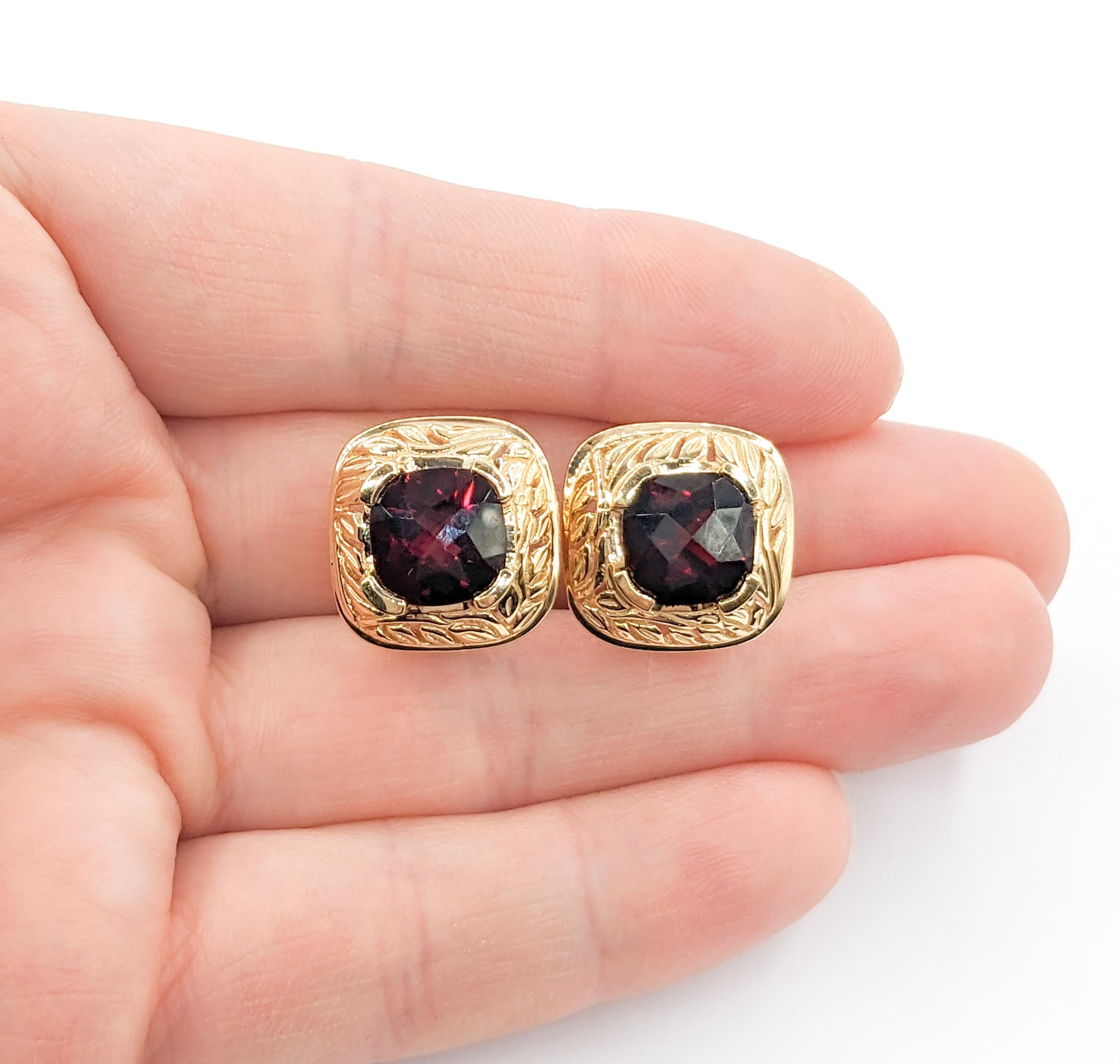 Contemporary 6.50ctw Garnets Stud Earrings In Yellow Gold For Sale