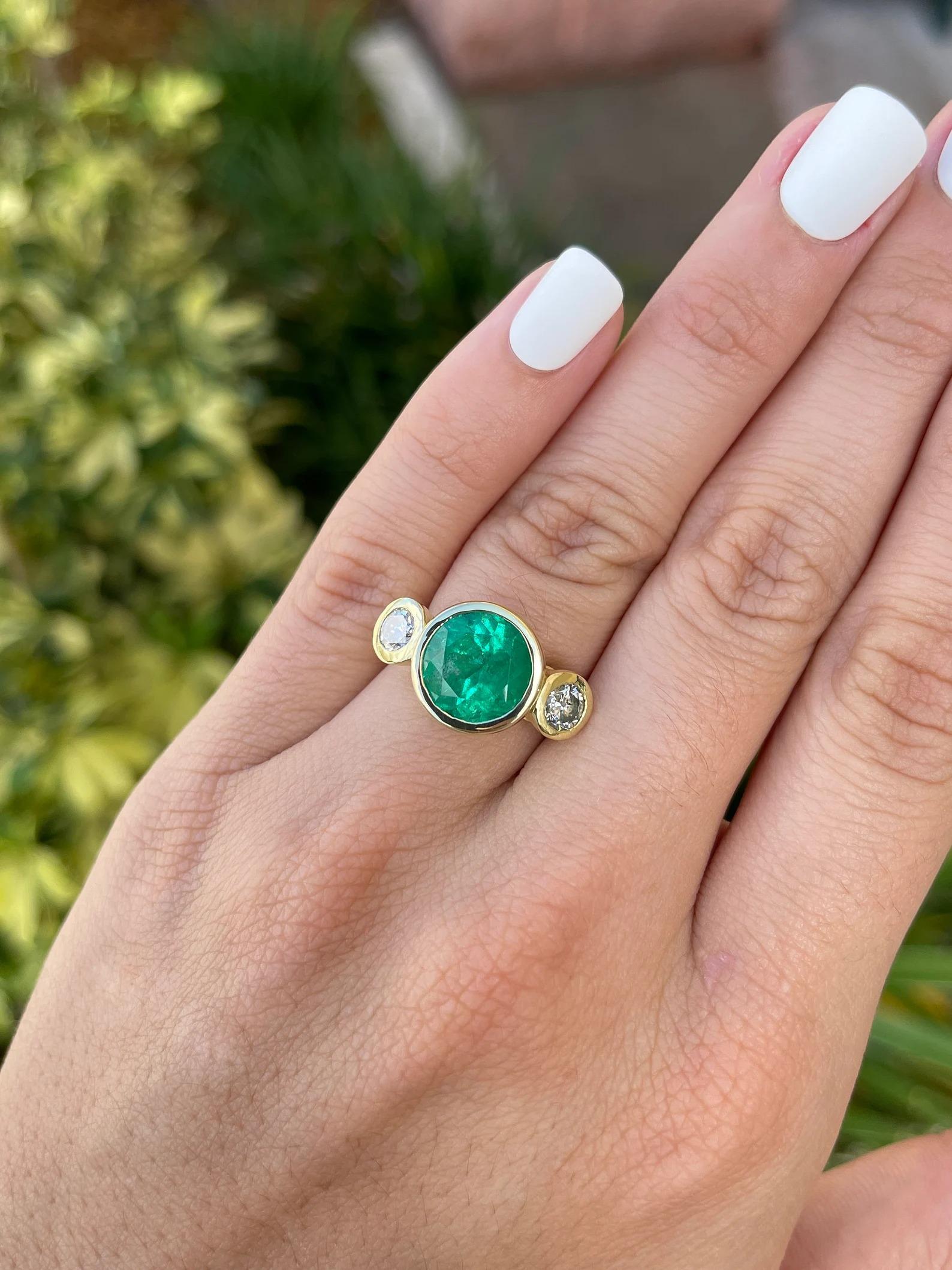 Modern 6.50tcw AAA Round Colombian Emerald & Round VS Diamond Three Stone Ring 18k  For Sale