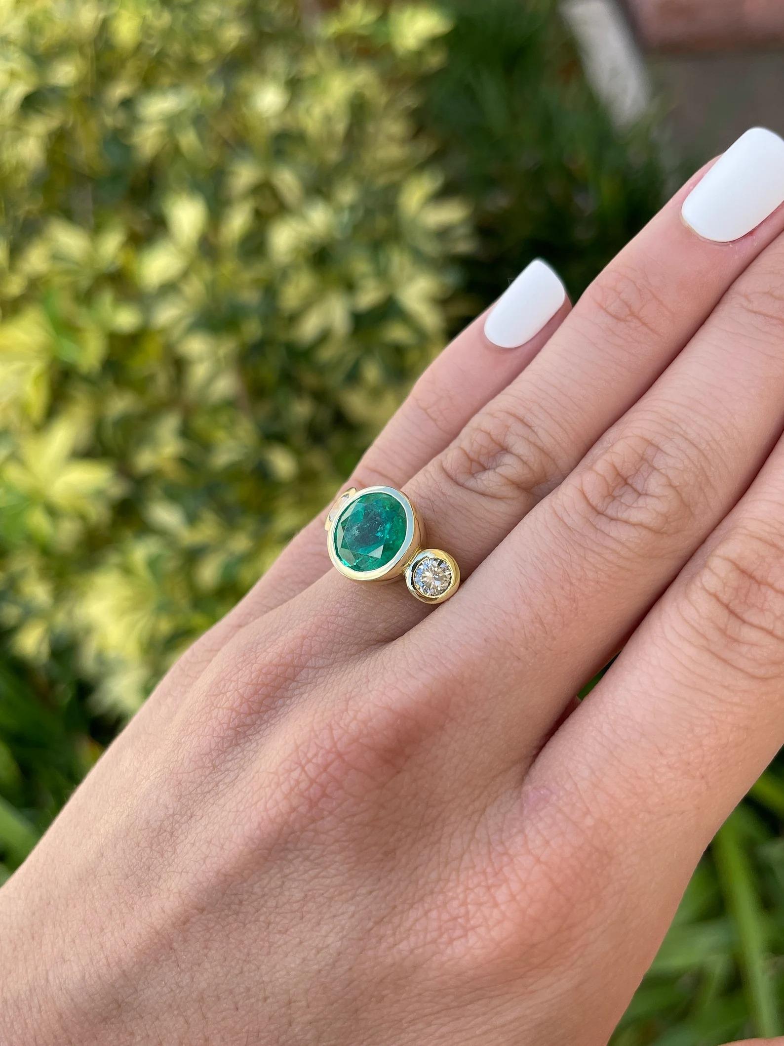 6.50tcw AAA Round Colombian Emerald & Round VS Diamond Three Stone Ring 18k  In New Condition For Sale In Jupiter, FL