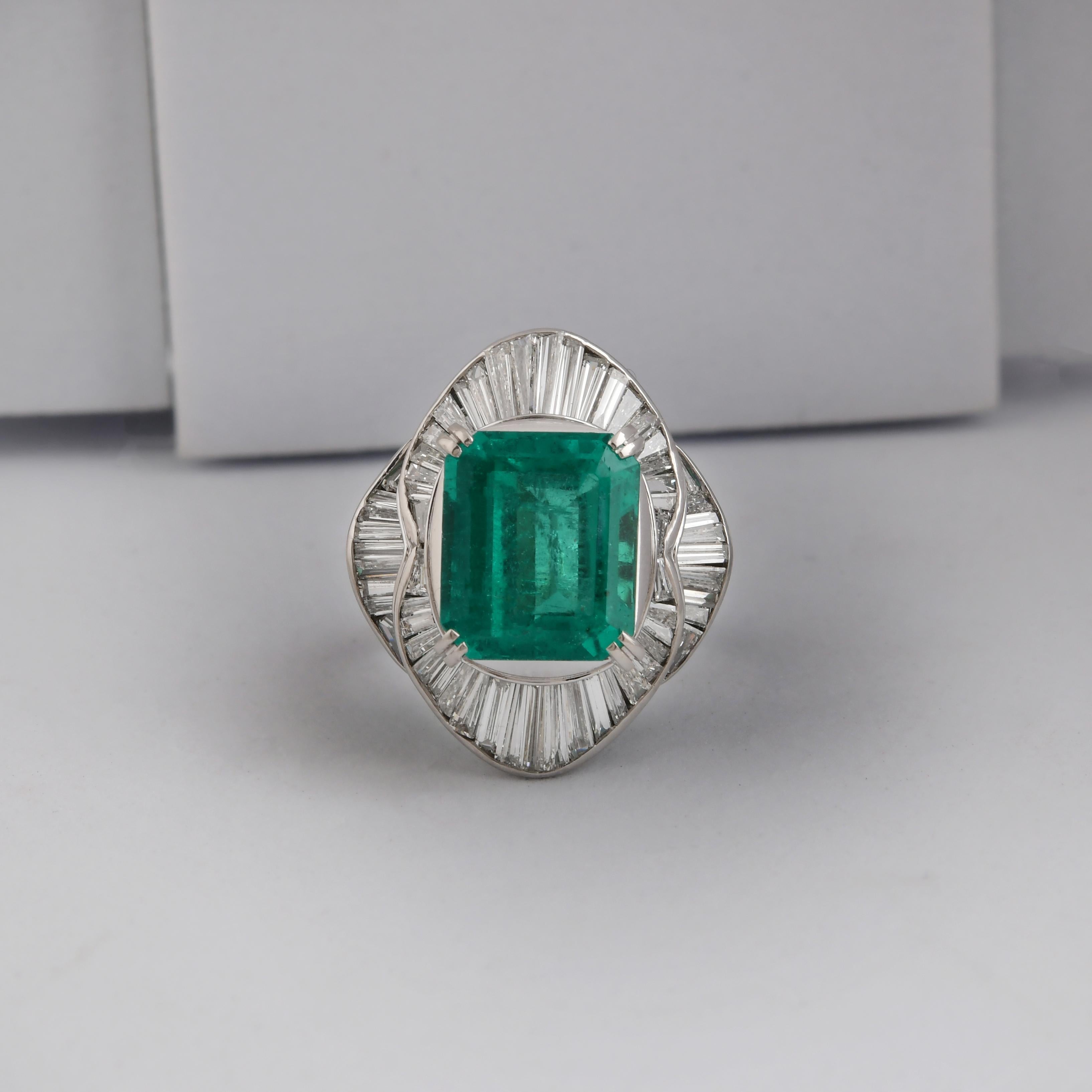 En vente :  6.51 Carat Colombian Emerald 4 Carat VS Clarity Diamond Platinum Cocktail Ring 2