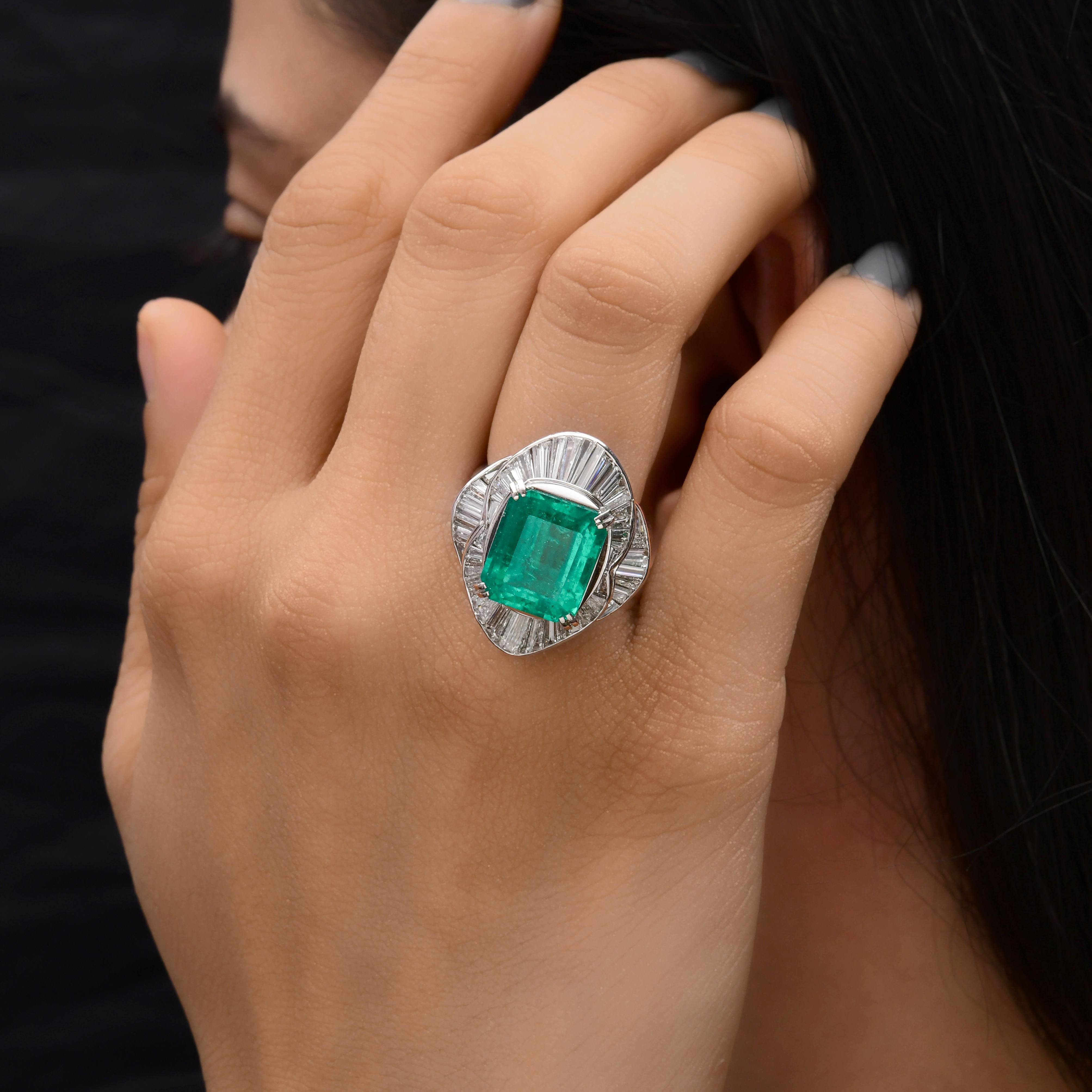 En venta: Esmeralda colombiana de 6,51 quilates Diamante de 4 quilates VS Claridad Anillo de cóctel en platino  9