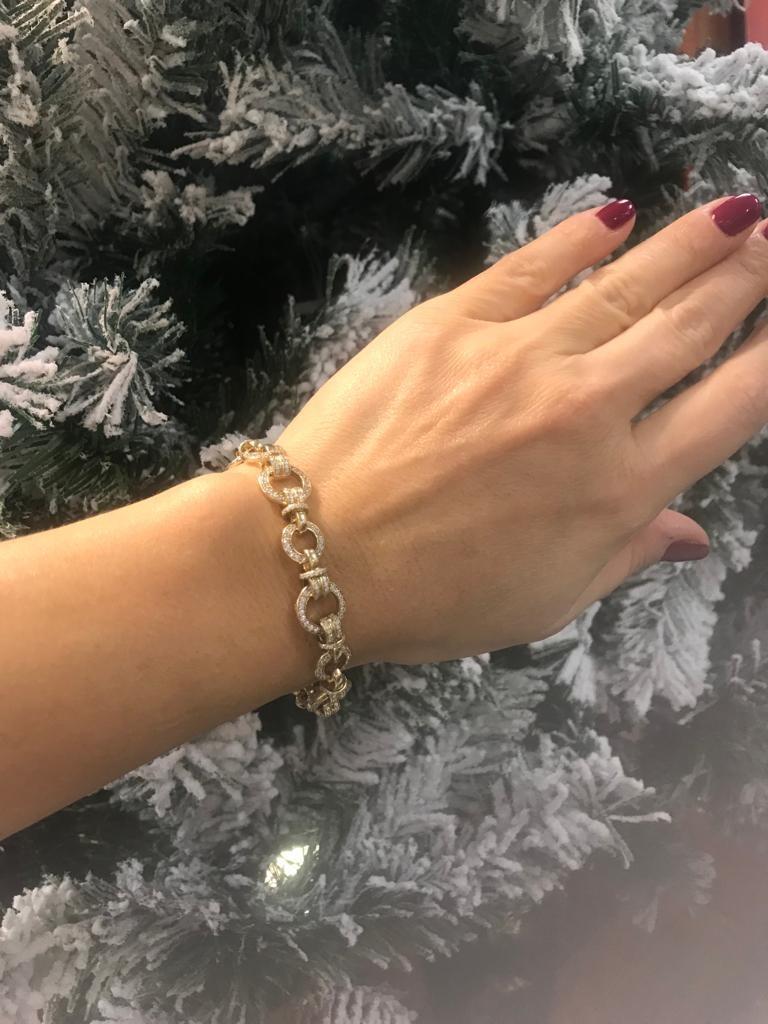 This embellished circle link bracelet oozes opulence and glamour, creating a powerful statement for any occasion .

Featuring 6.51ct of round brilliant cuts, set in 925 sterling silver with a 14kt yellow gold finish.

Dimensions 7.5 inches.

Also