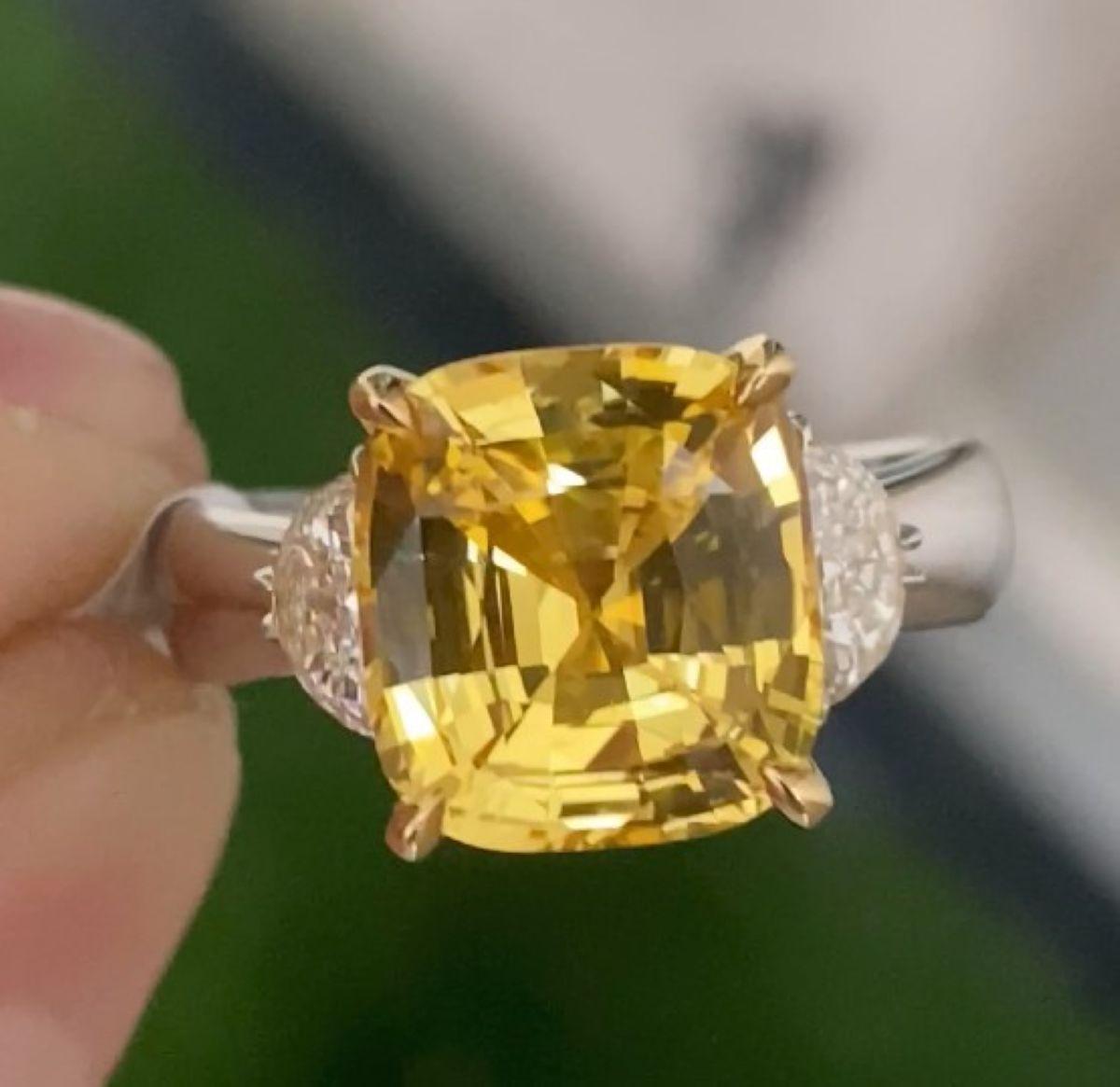 Bague en saphir jaune coussin de 6,51 carats et diamants en vente 1