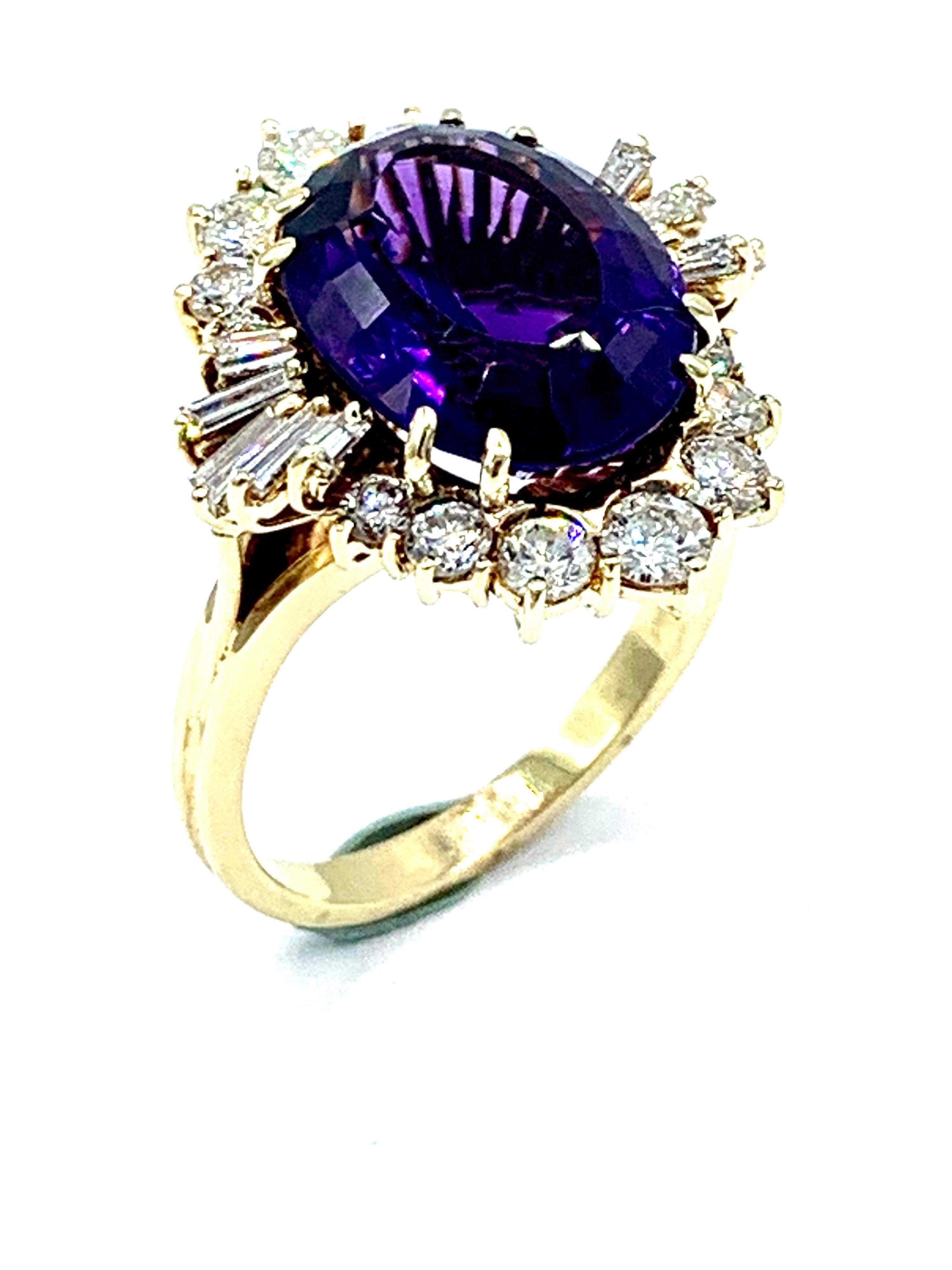 Women's or Men's 6.51 Carat Oval Amethyst and Diamond Yellow Gold Cocktail Ring