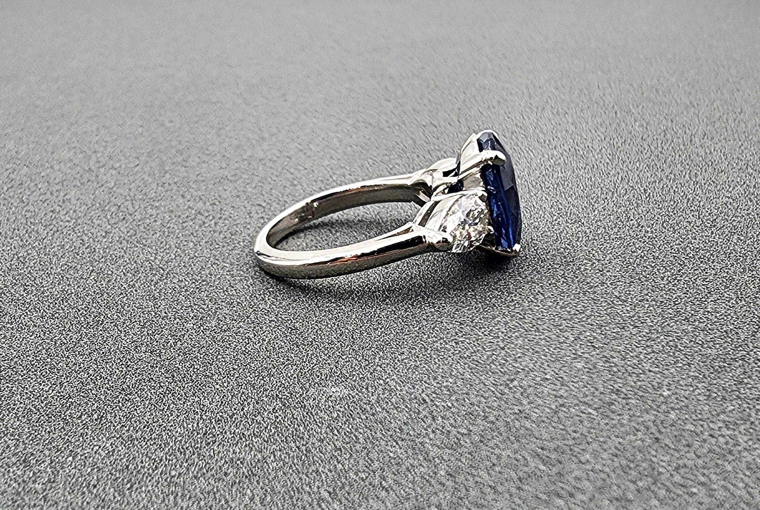 Oval Cut 6.51 ct Diamond Sapphire Ring For Sale