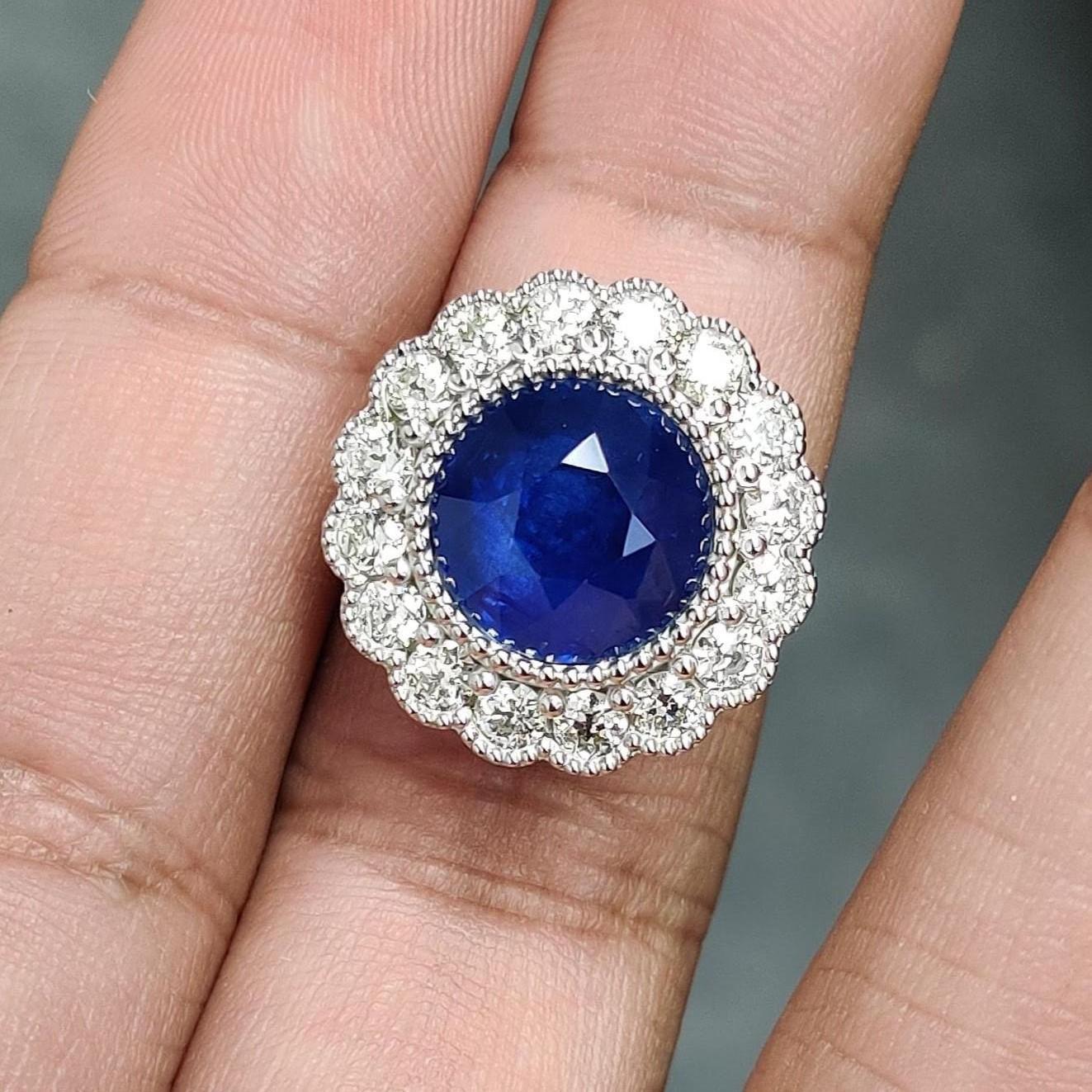 Women's or Men's 6.52 Ct Round Ceylon Sapphire Ring with Old Mine Cut Diamonds in 18K White Gold For Sale