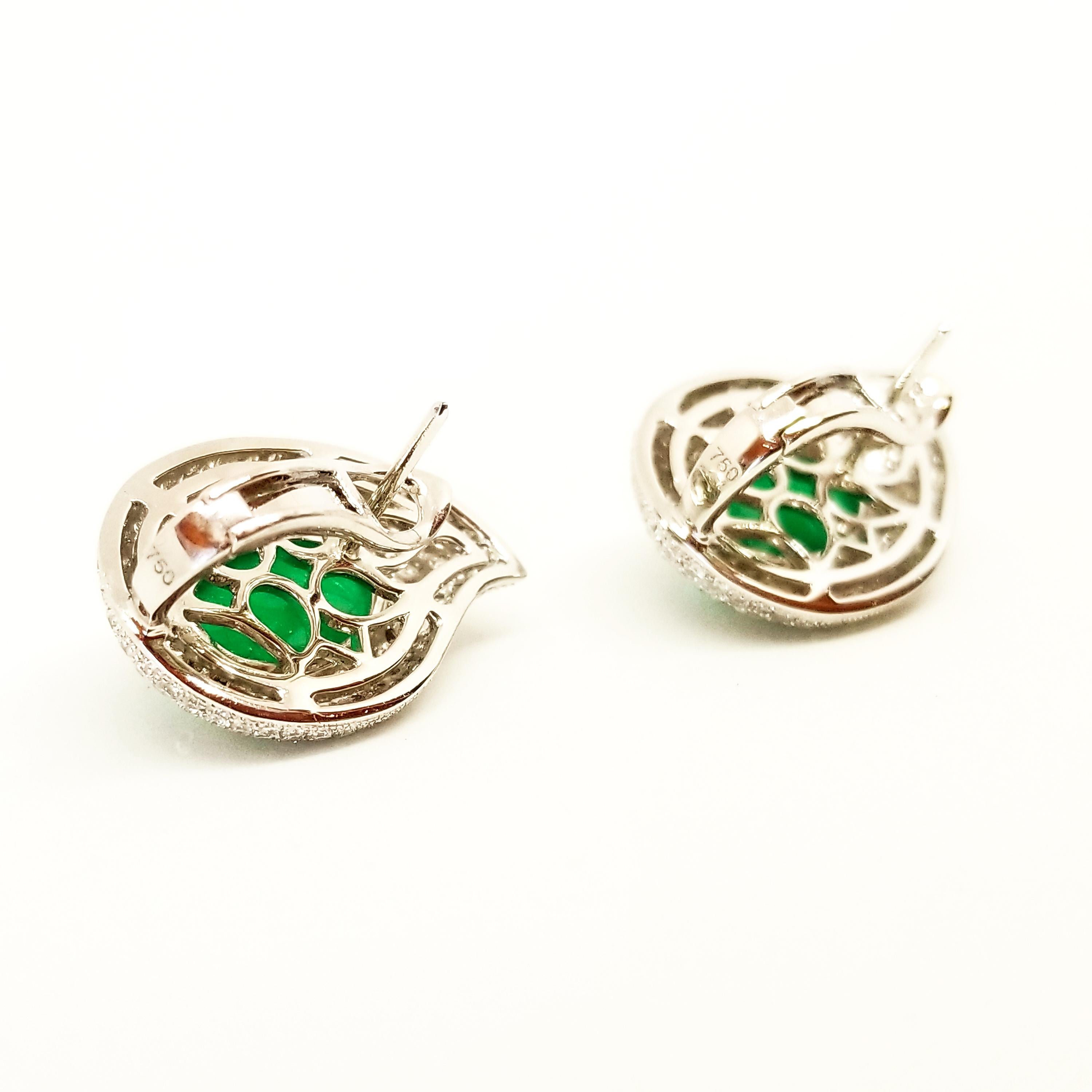 6.52 Carat Emerald 2 Carat Diamond Classic Earrings 18 Karat White Yellow Gold For Sale 5