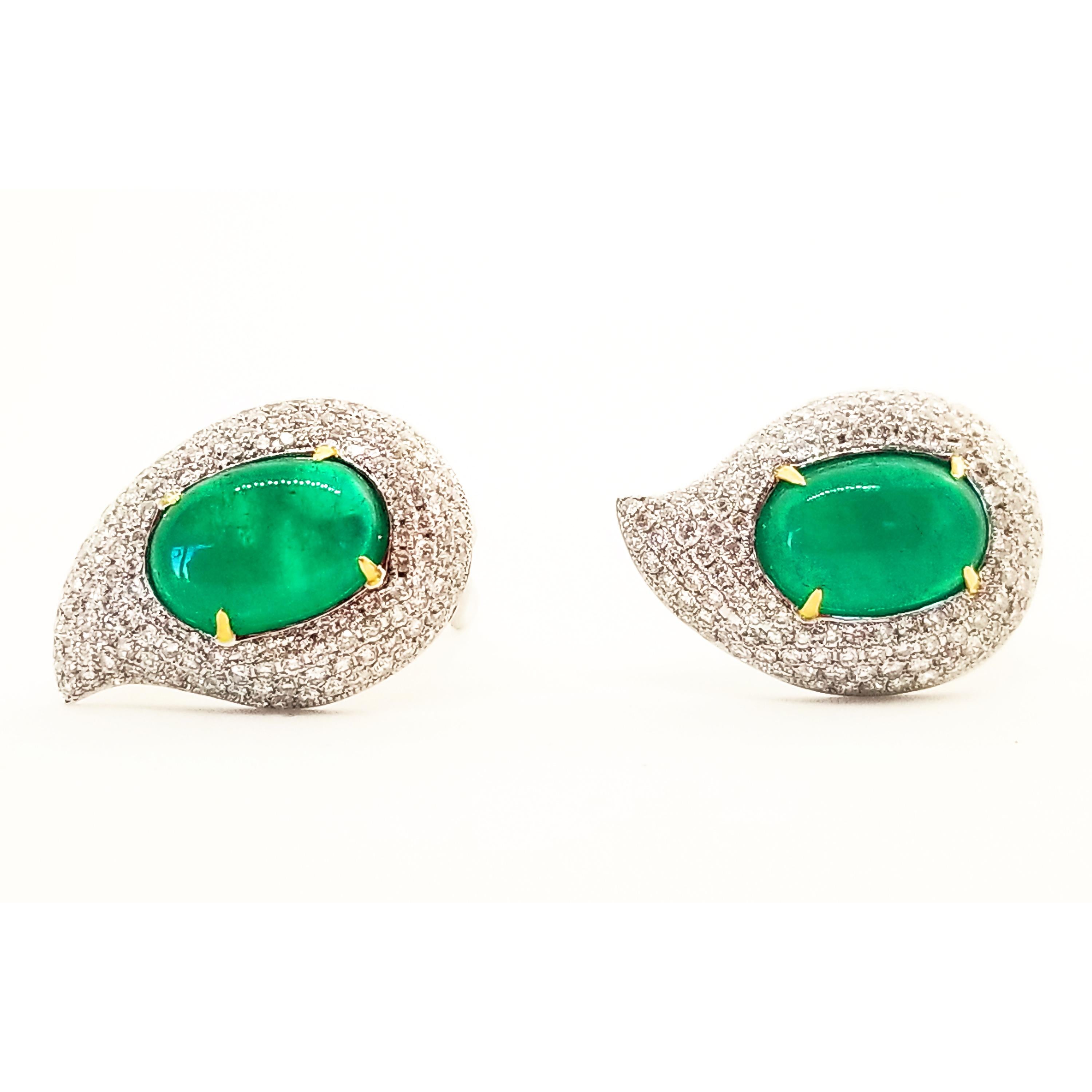6.52 Carat Emerald 2 Carat Diamond Classic Earrings 18 Karat White Yellow Gold In New Condition For Sale In Lambertville , NJ
