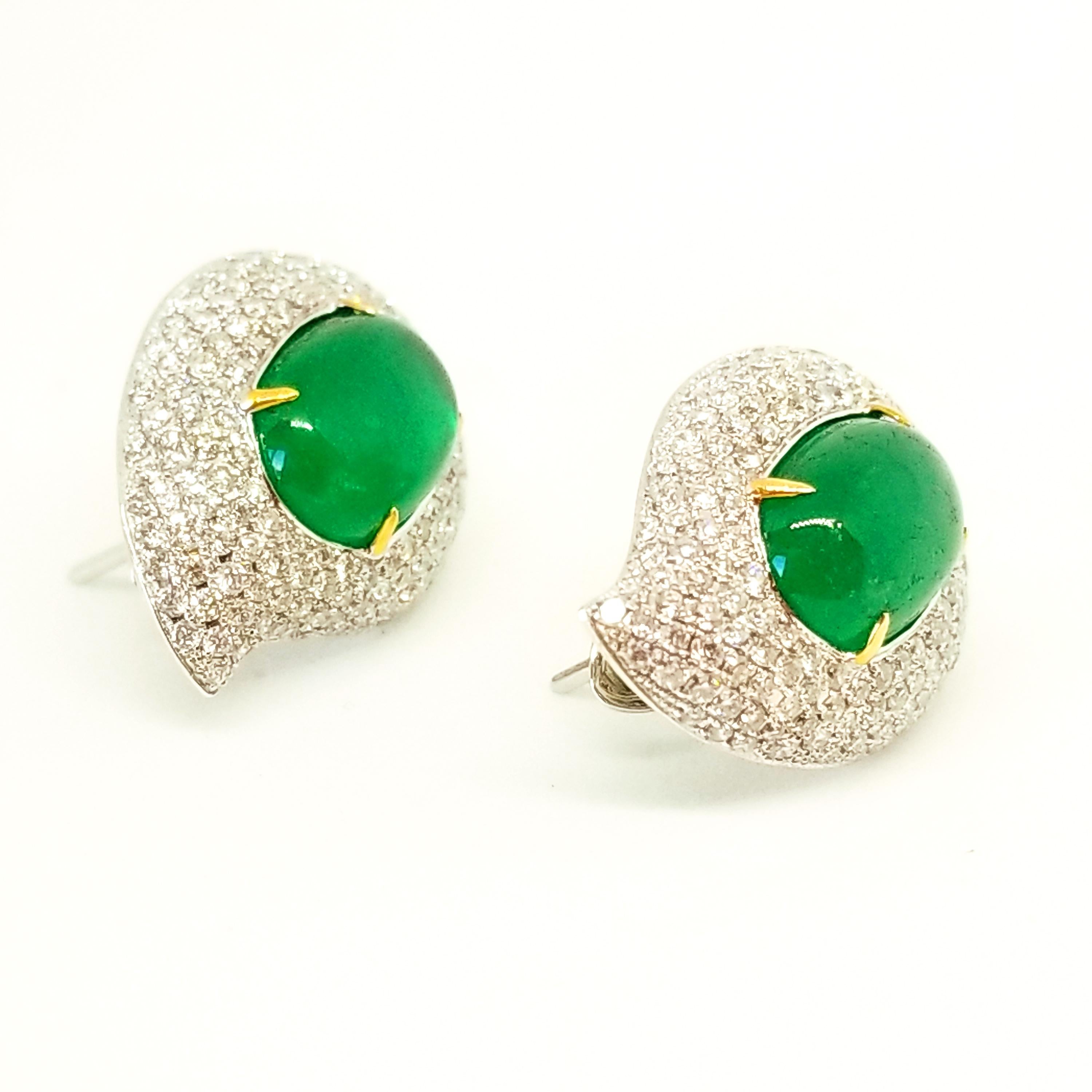 6.52 Carat Emerald 2 Carat Diamond Classic Earrings 18 Karat White Yellow Gold For Sale 1