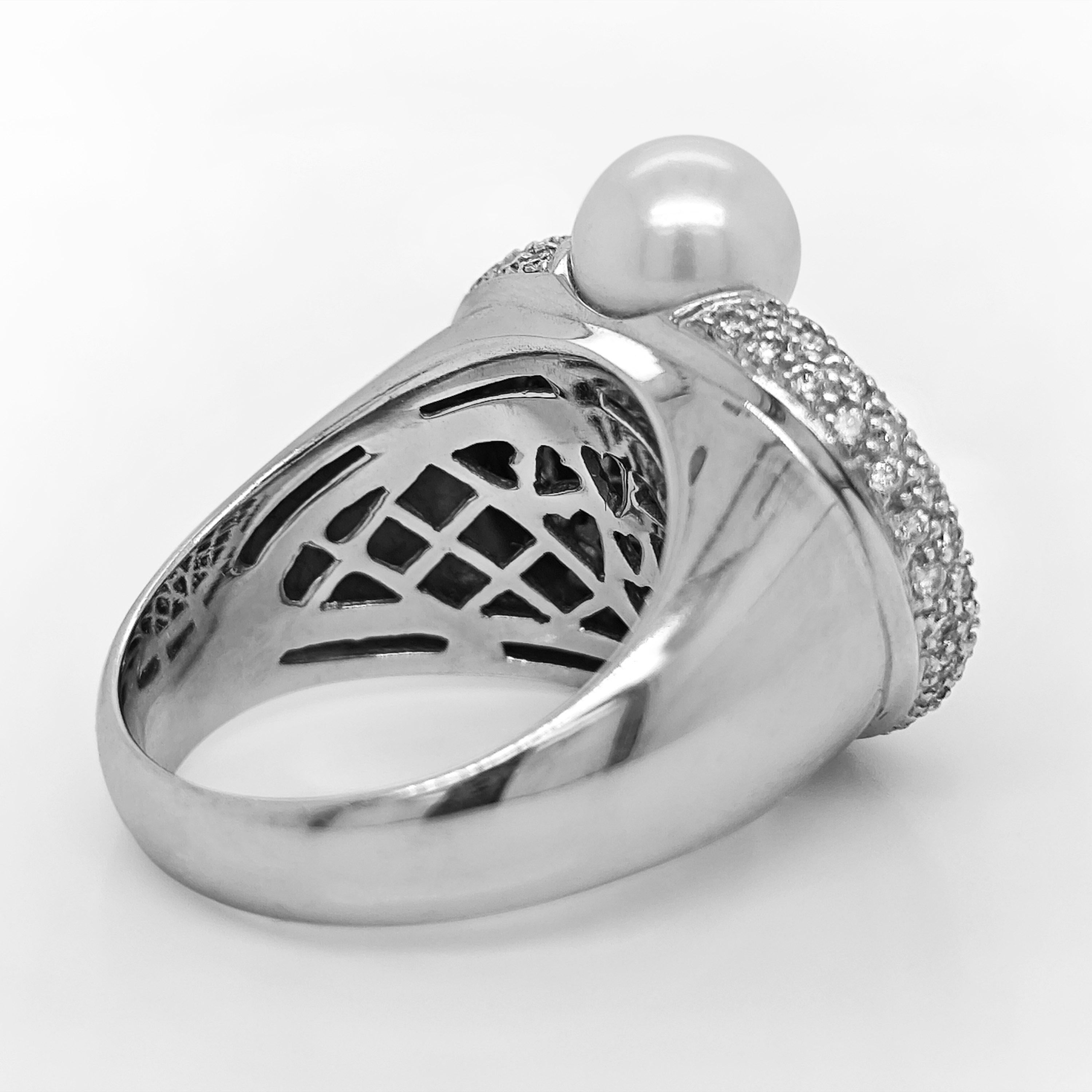 42 Saphir Edelstein: 5,60 Karat
93 Weiße Diamanten: 0,92 Karat
Metall: 18K Weißgold, 17,20 Gramm
