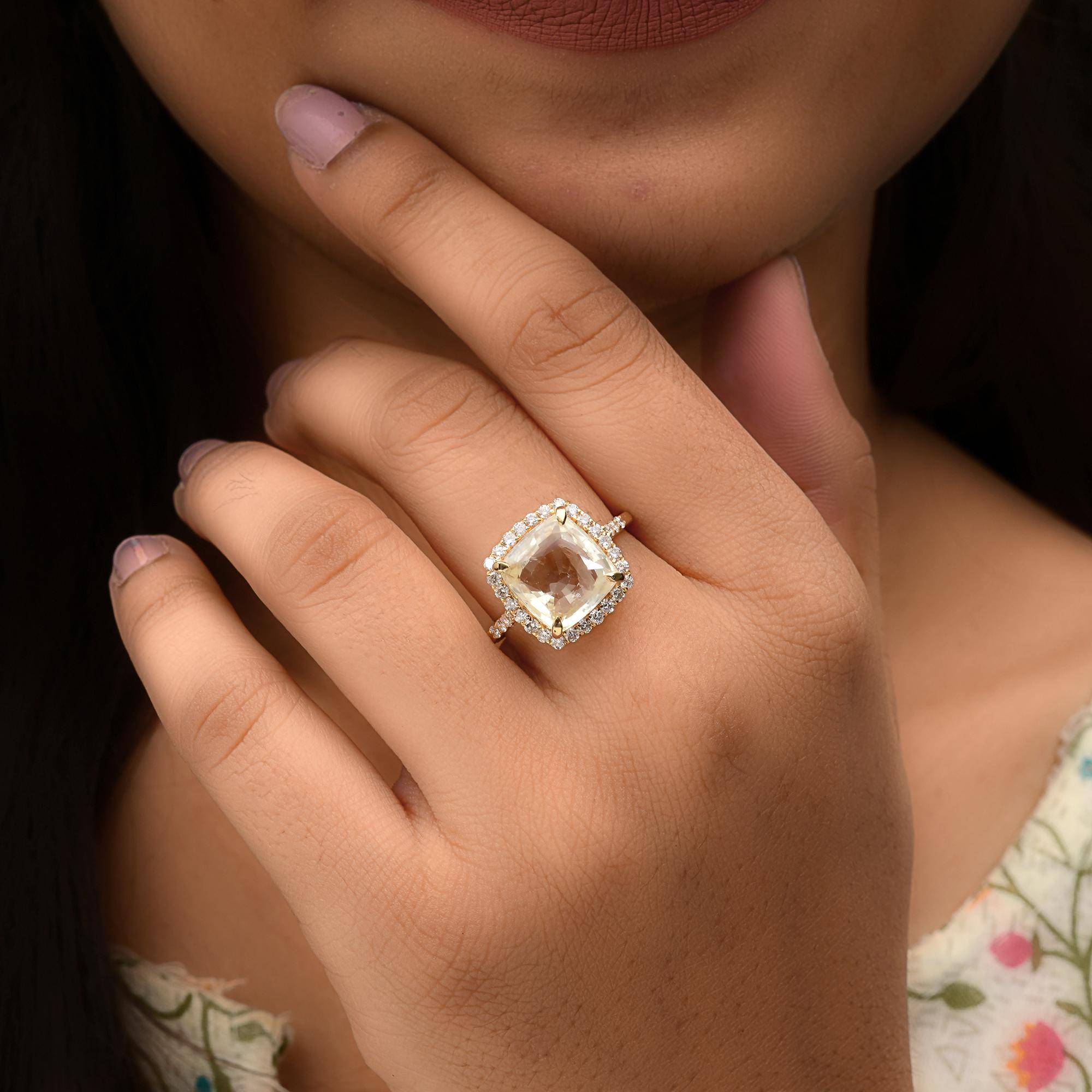 6.52 Carat Solitaire Yellow Sapphire Ring 0.60 Ct. SI/H Diamond 18k Yellow Gold In New Condition For Sale In Diera, Dubai