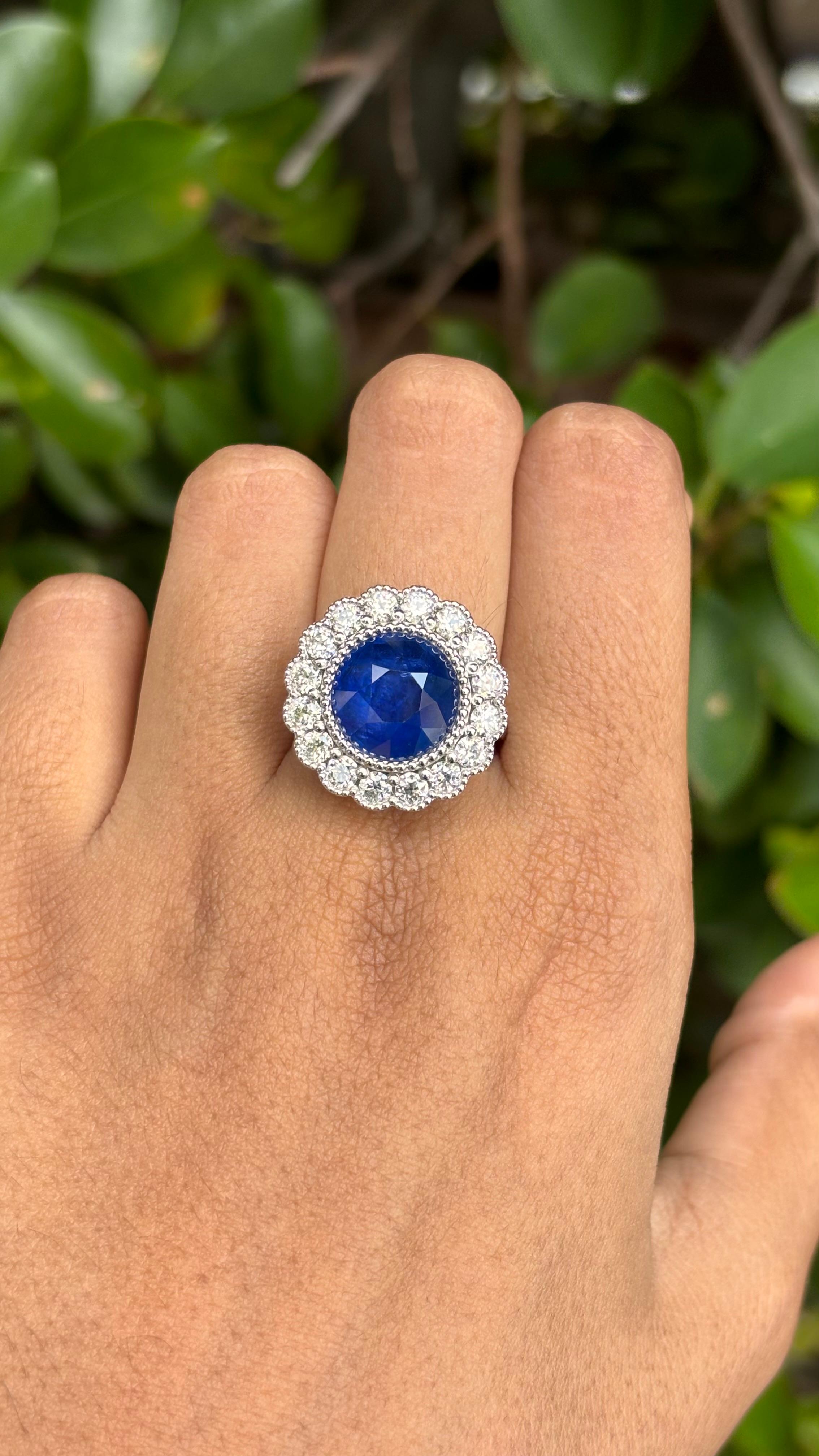 Art Deco 6.52 Ct Round Ceylon Sapphire Ring with Old Mine Cut Diamonds in 18K White Gold For Sale