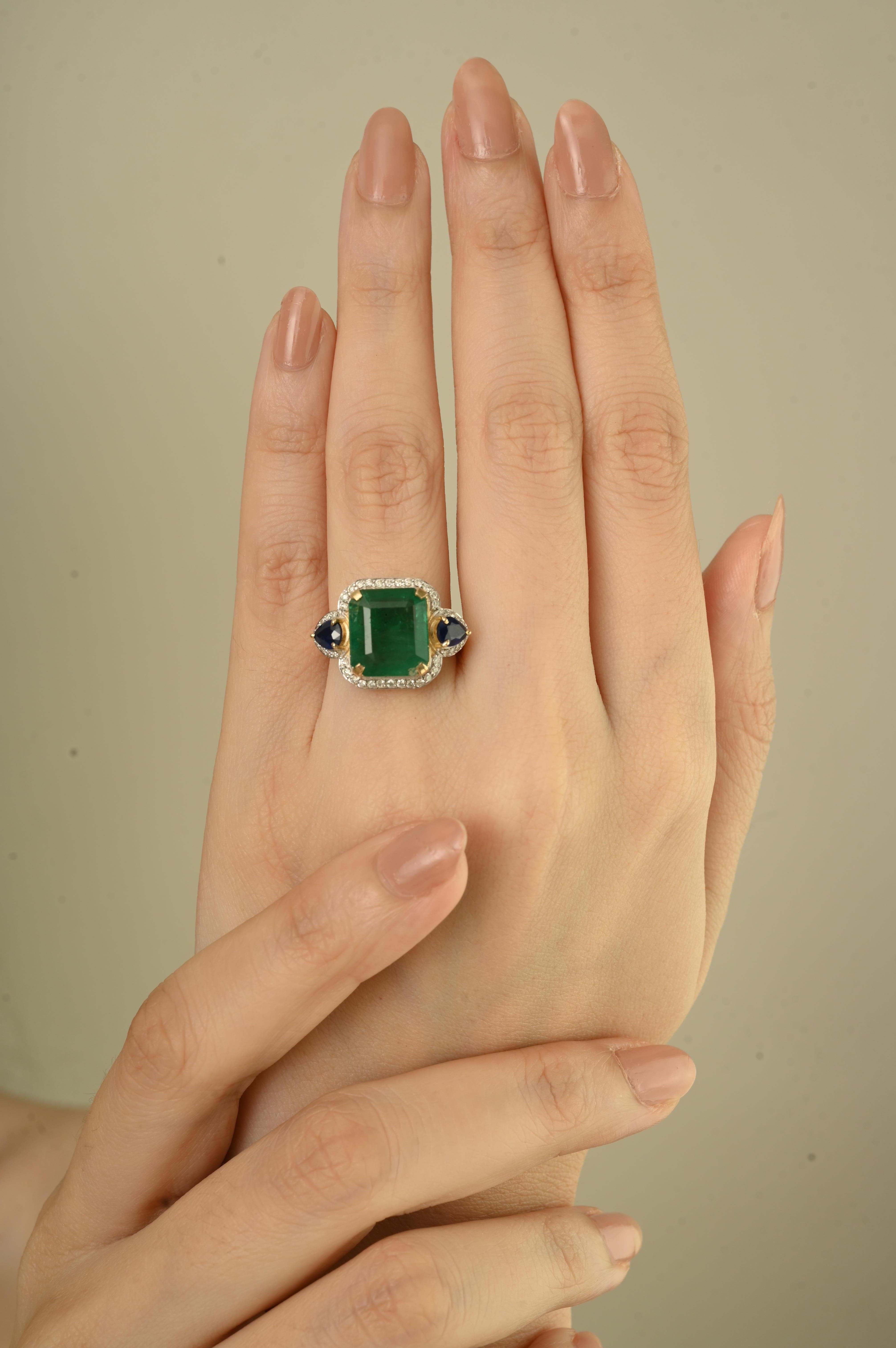 Im Angebot: 6,53 Karat Smaragd Saphir und Diamant Statement Cocktail Ring in 14K Gelb () 2