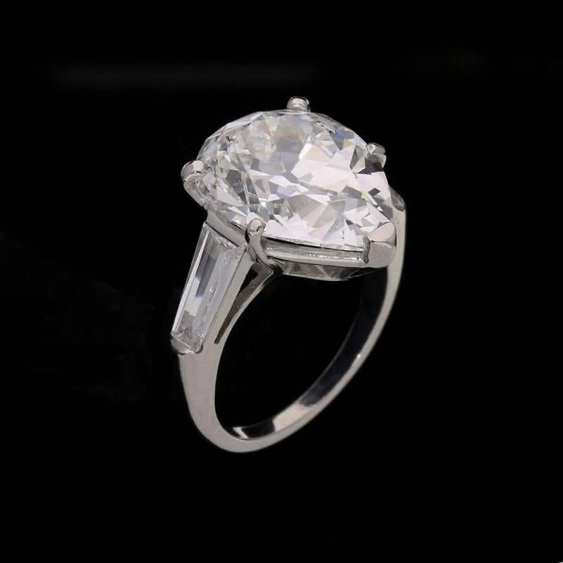 pear shaped diamond with tapered baguettes