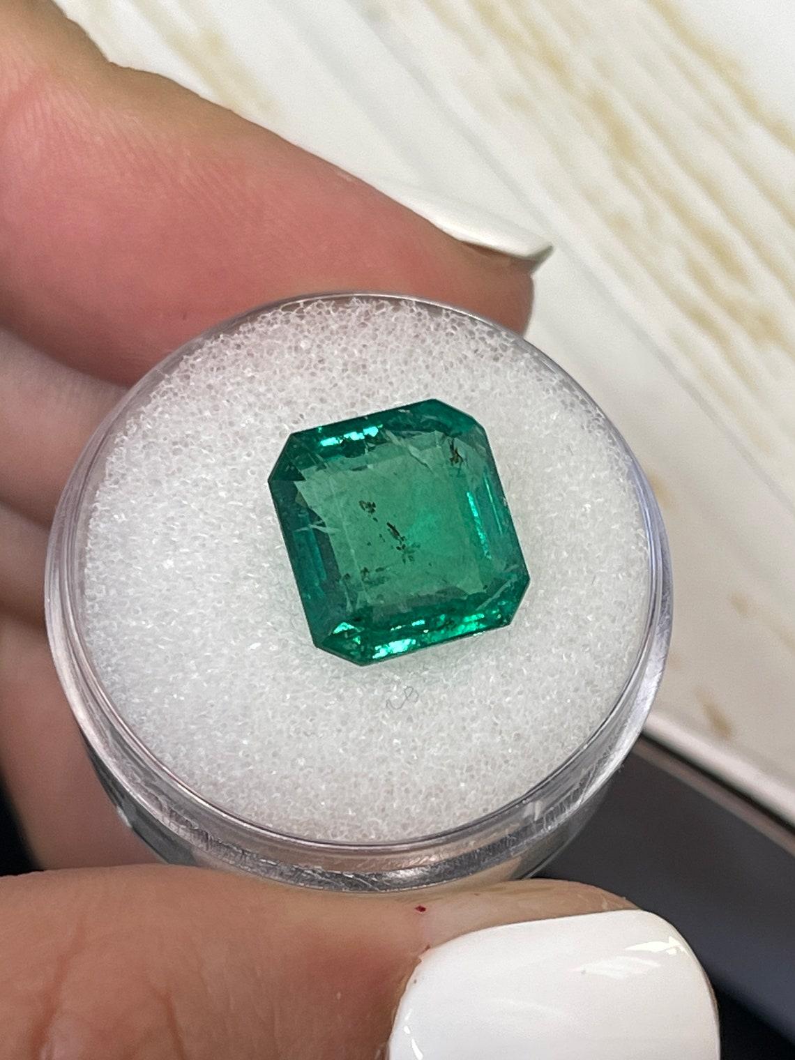 6,54 Karat 11,3x10.6 Medium Tiefgrüner sambischer Smaragd im Smaragdschliff Mai Geburten Damen im Angebot