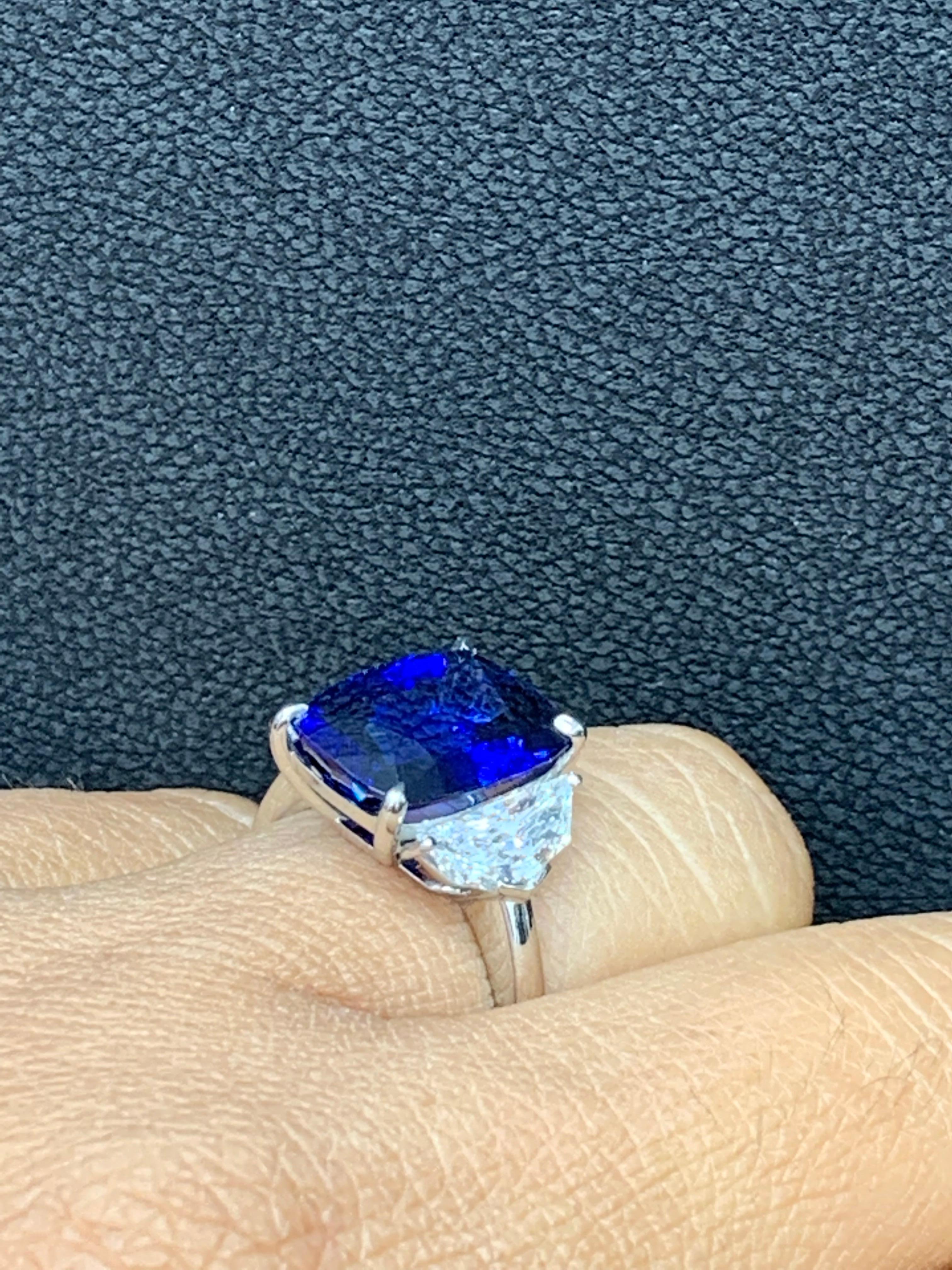 Verlobungsring aus Platin mit 6,54 Karat blauem Saphir und Diamant, drei Steine im Angebot 5