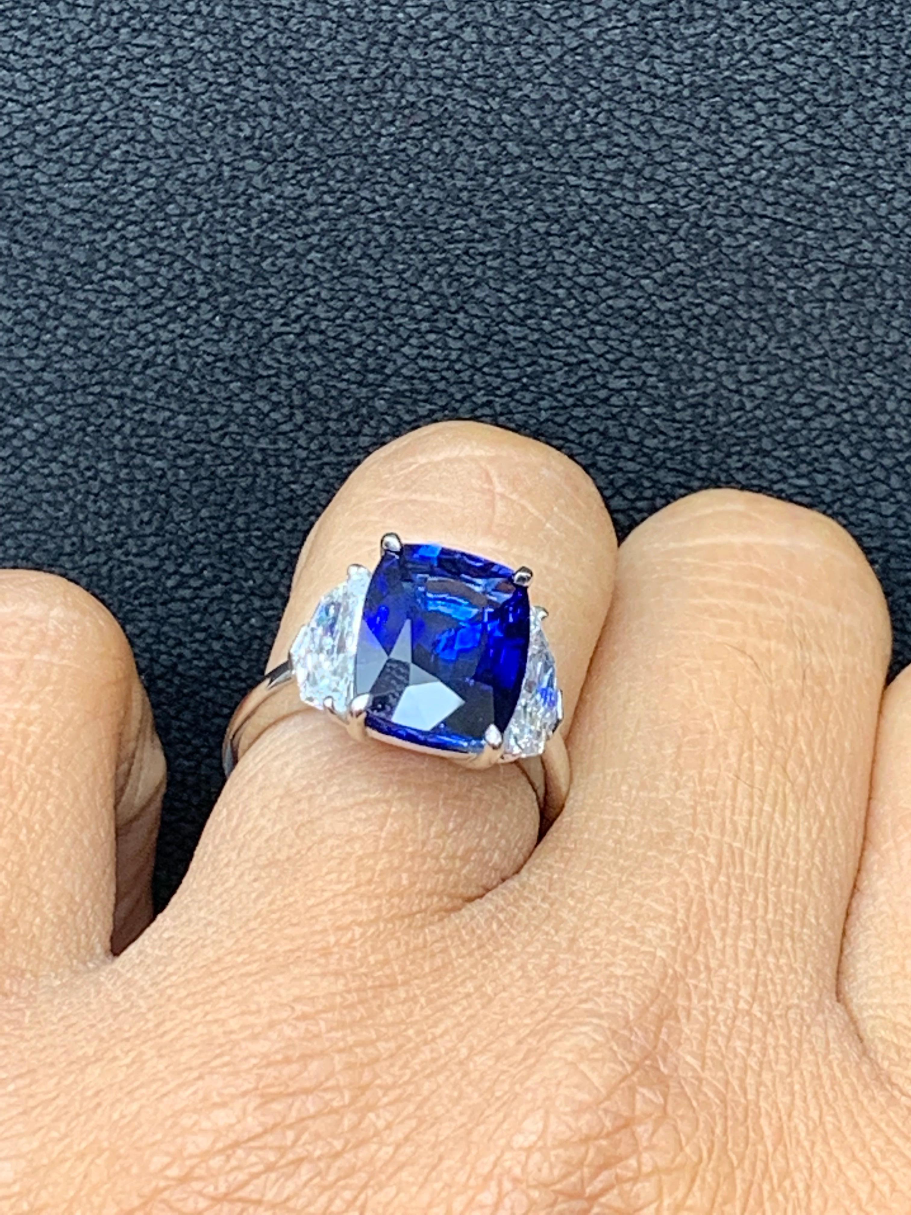 Verlobungsring aus Platin mit 6,54 Karat blauem Saphir und Diamant, drei Steine im Angebot 8