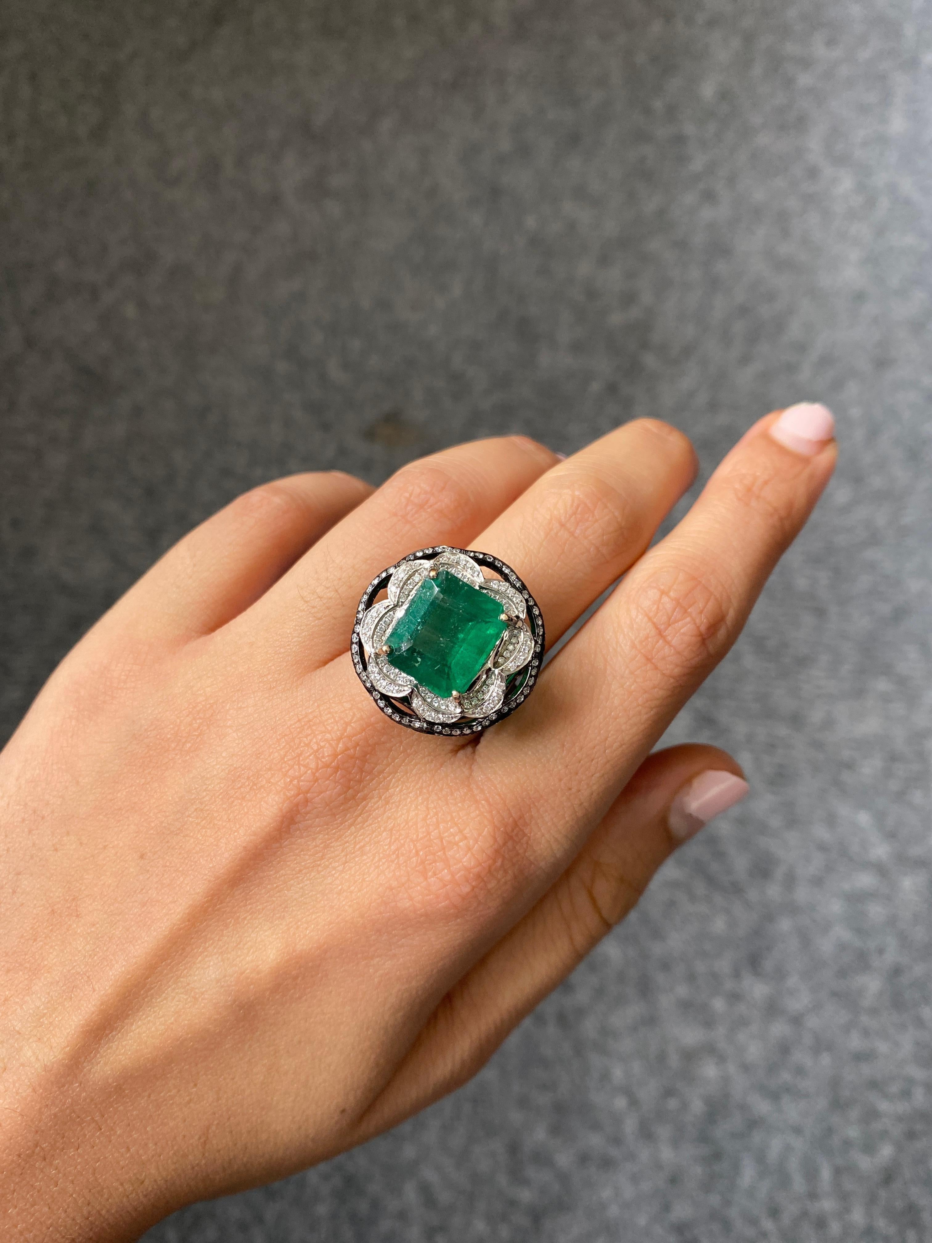 Women's or Men's 6.54 Carat Emerald and Diamond Cocktail Engagement Ring For Sale