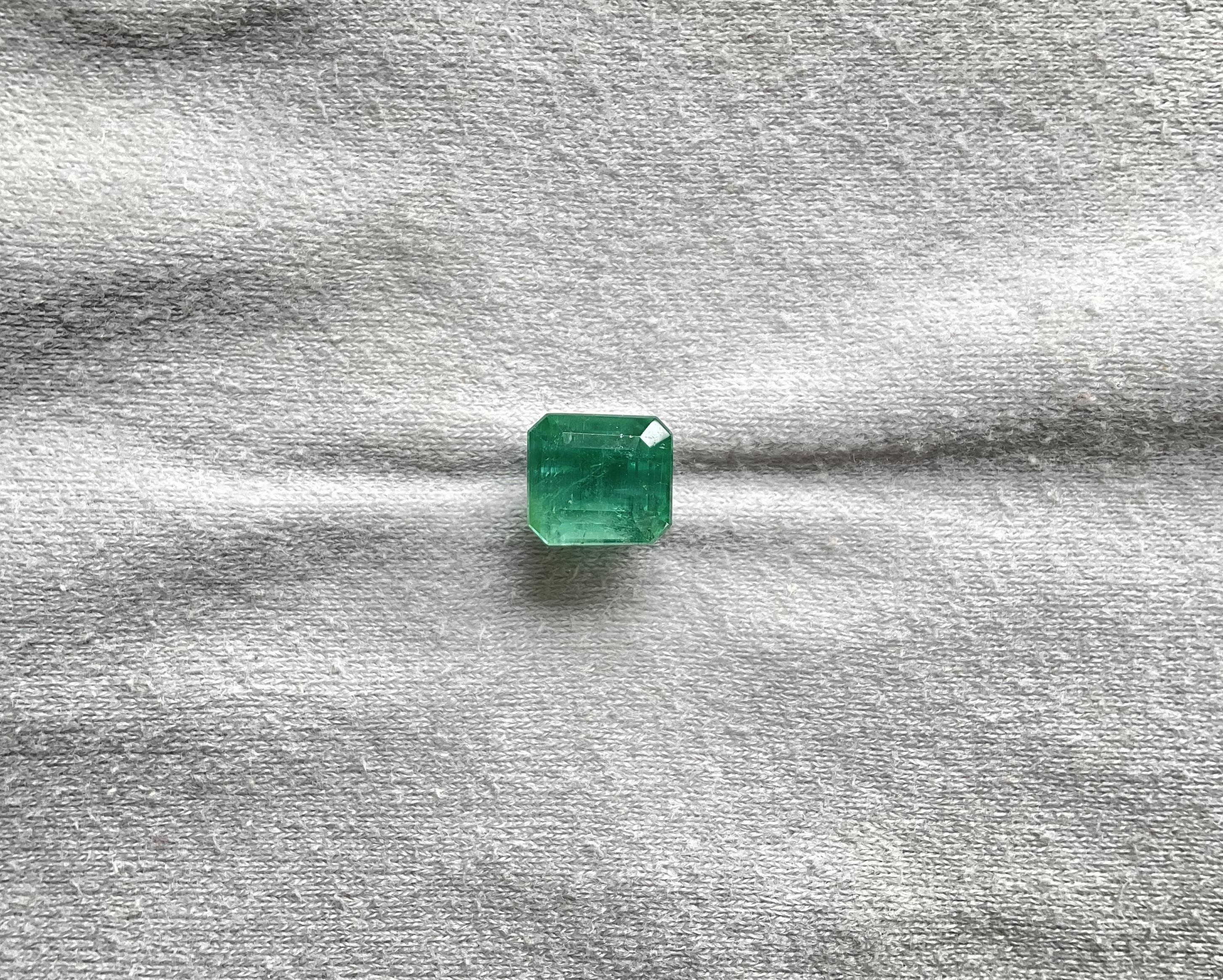 Art déco Pierre de taille octogonale à facettes vert bleuté de 6,54 carats de qualité naturelle en vente