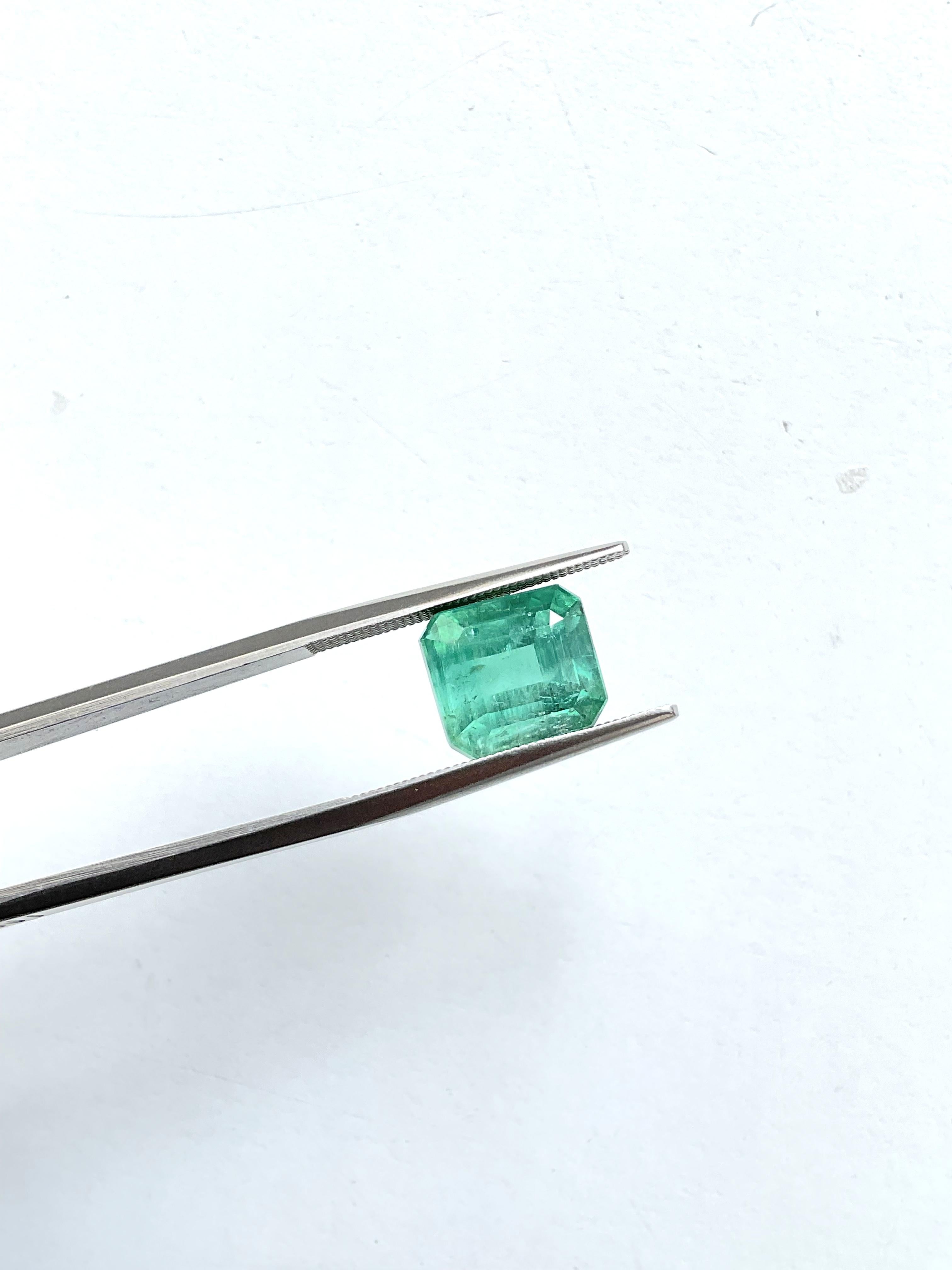 Pierre de taille octogonale à facettes vert bleuté de 6,54 carats de qualité naturelle Unisexe en vente