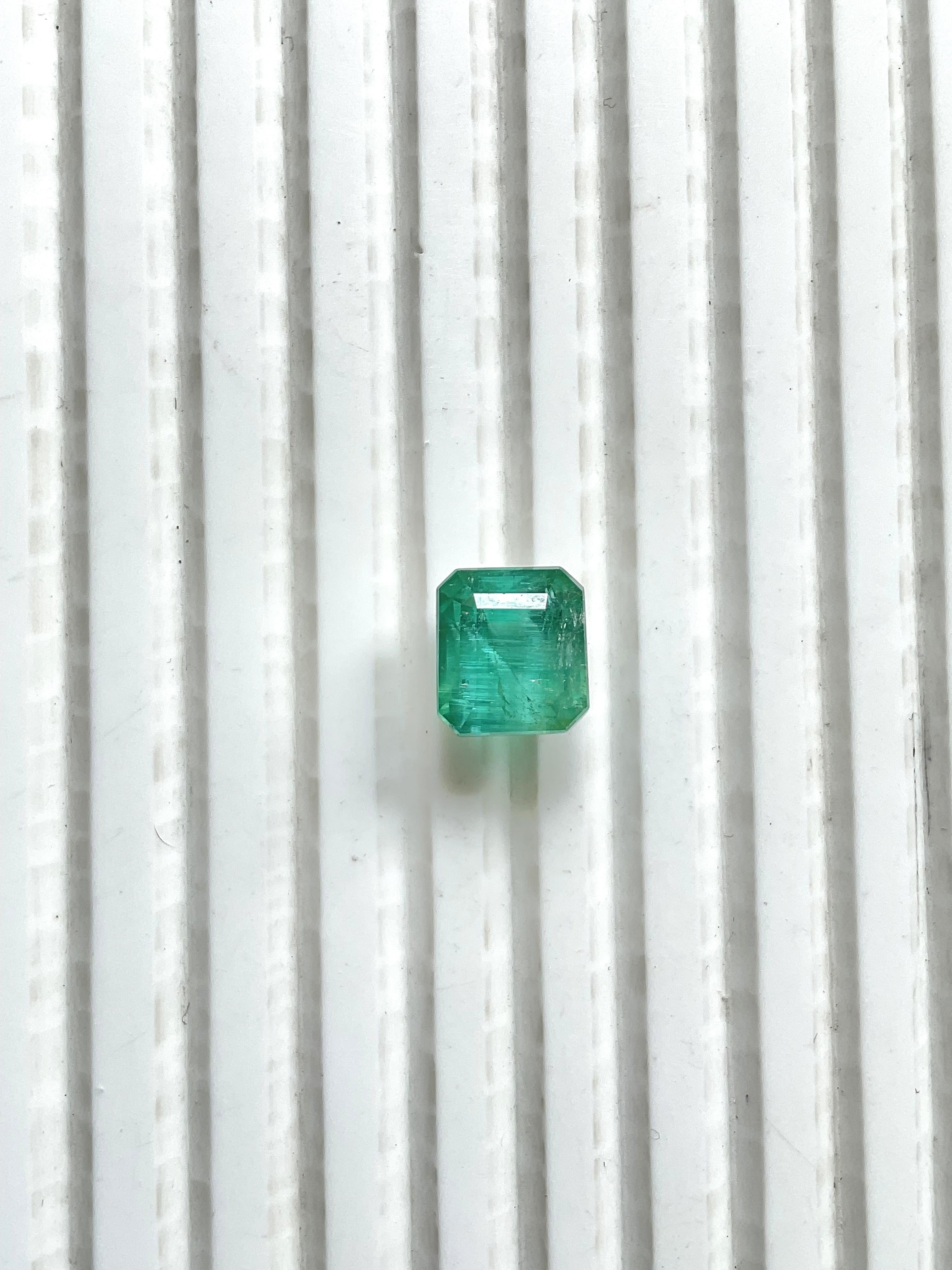 Pierre de taille octogonale à facettes vert bleuté de 6,54 carats de qualité naturelle en vente 2