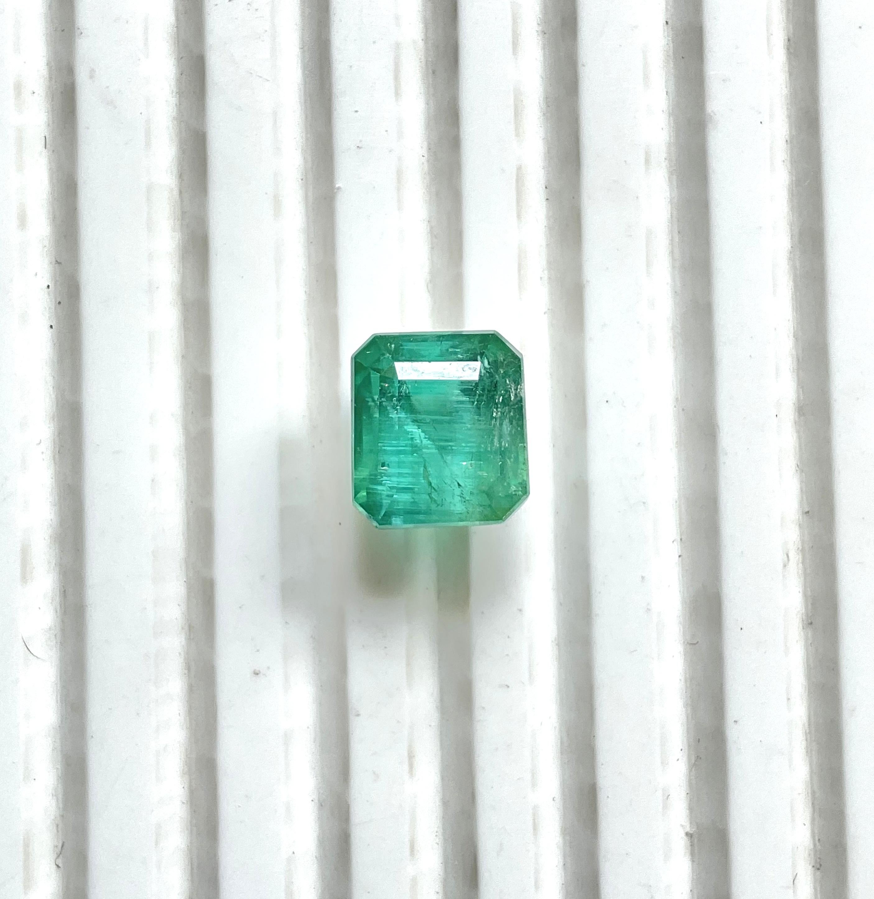 Pierre de taille octogonale à facettes vert bleuté de 6,54 carats de qualité naturelle en vente 3