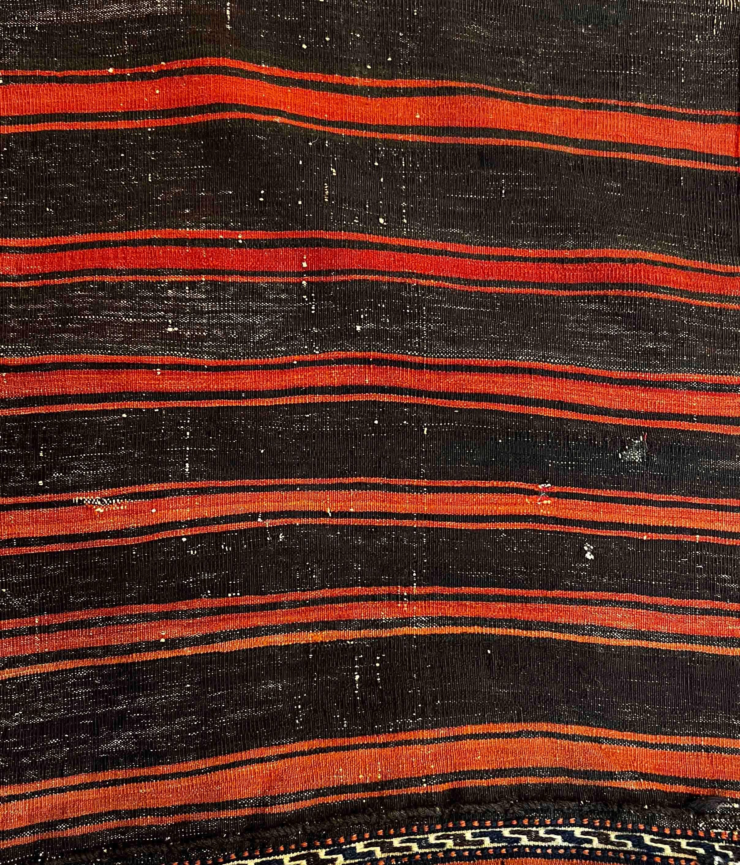 654 - Hübsche kleine Bukhara-Satteltasche mit schönem Design und Farben (Mitte des 20. Jahrhunderts) im Angebot