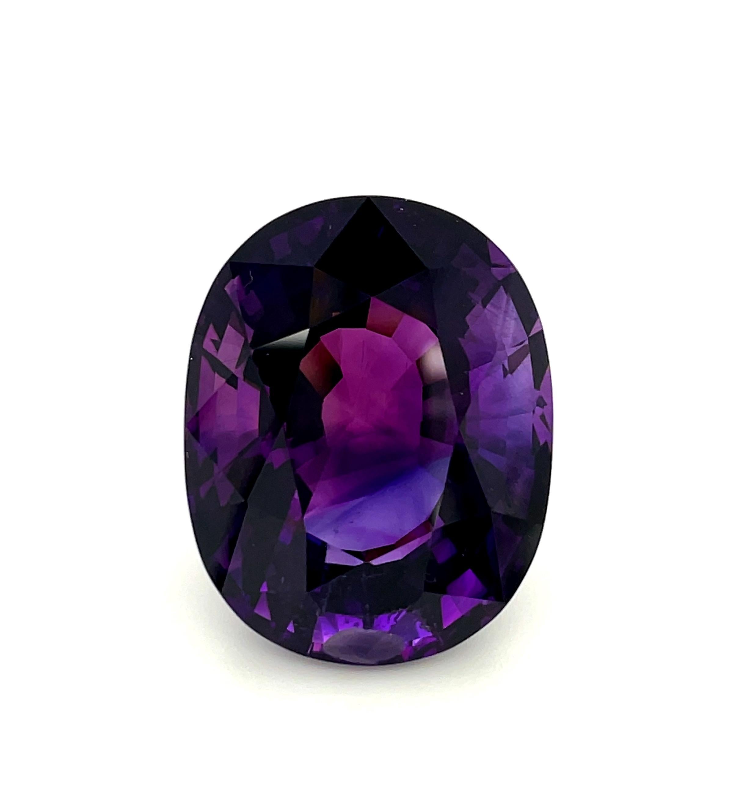 Taille ovale 65.49 Carat Amethyst Oval, Unset Loose Gemstone (pierre précieuse non sertie) en vente