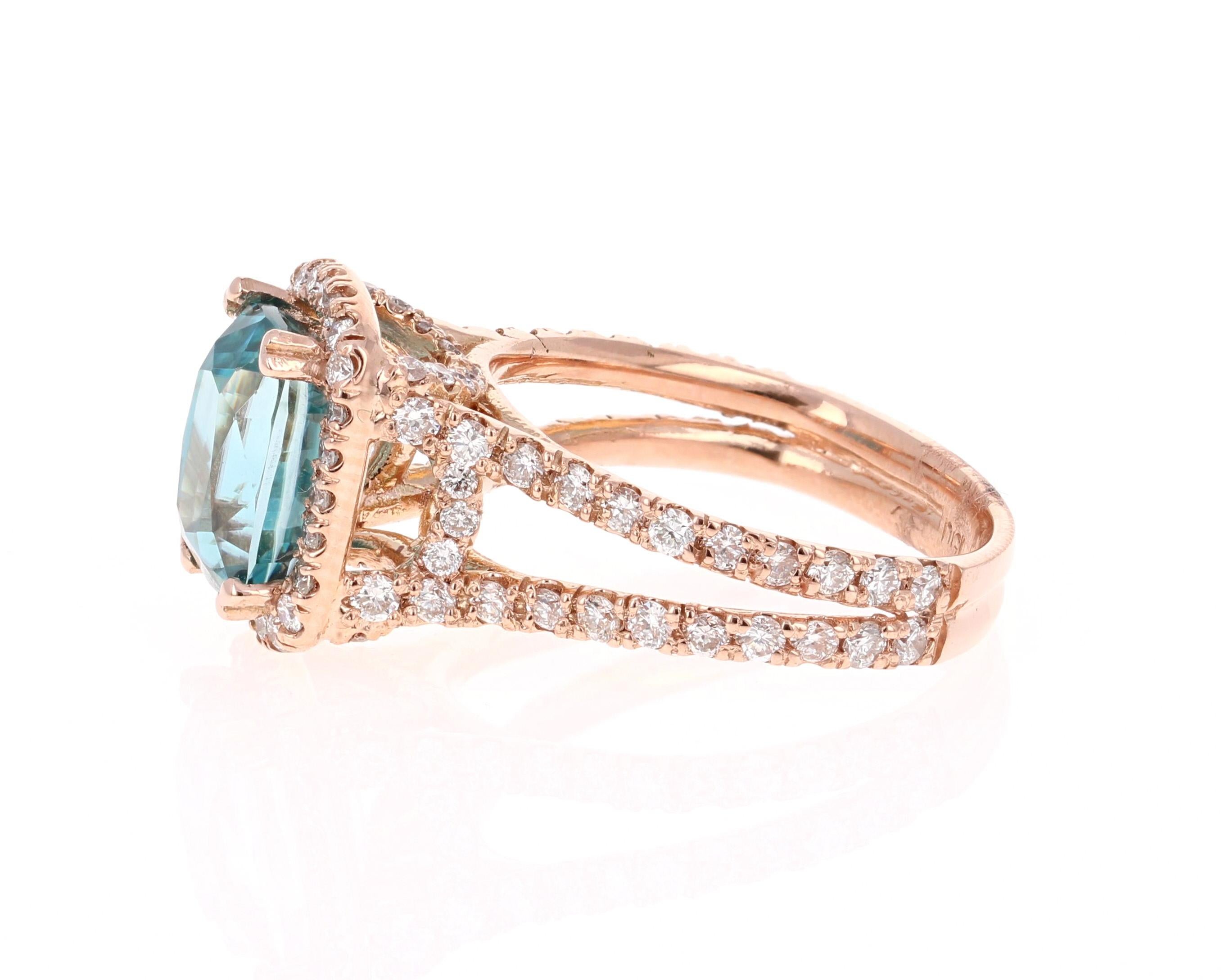 Contemporain Bague en or rose 14 carats avec zircon bleu de 6,55 carats et diamants en vente