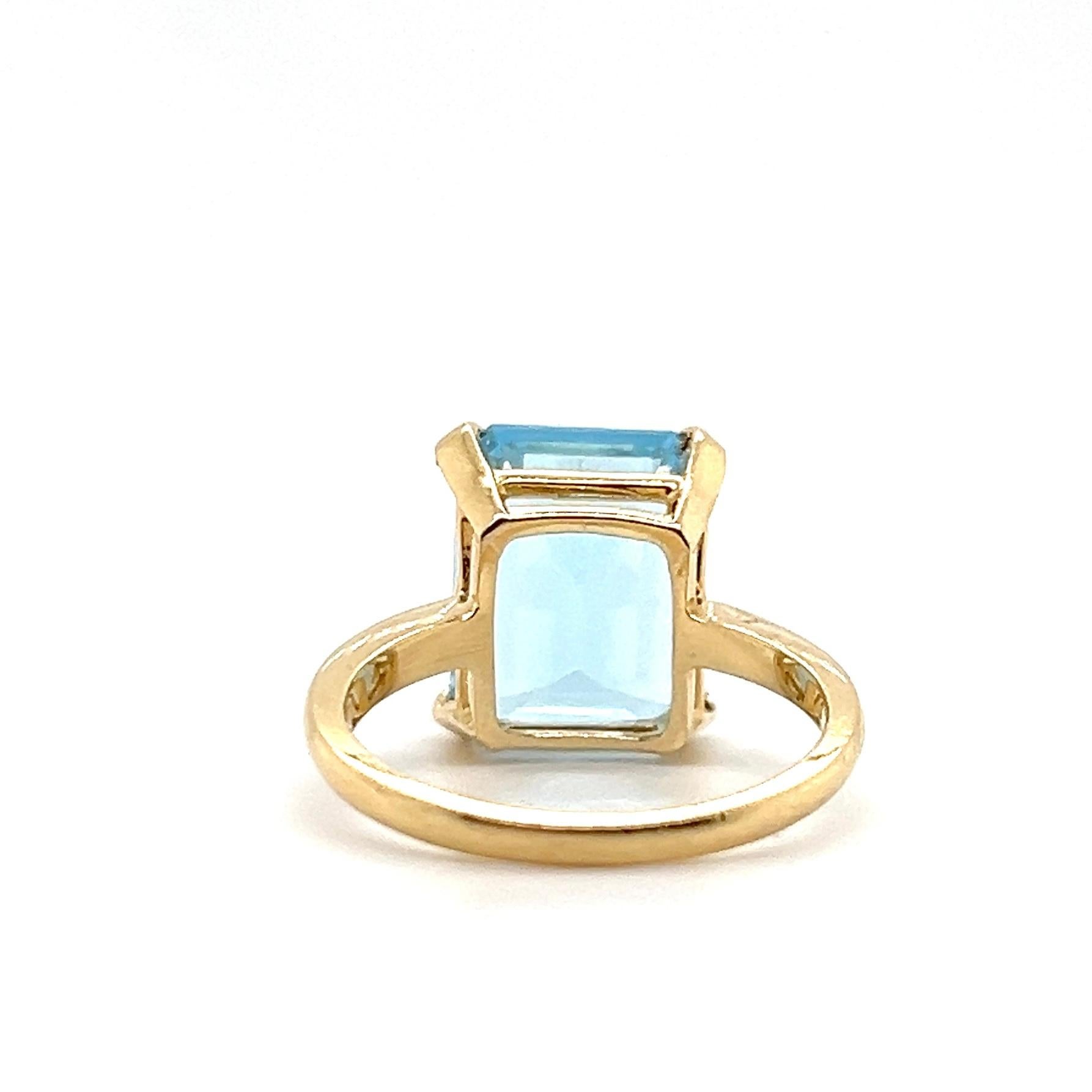 6,55 Karat Blauer Topas im Smaragdschliff und 14k Gelbgold Cocktail Ring im Angebot 2