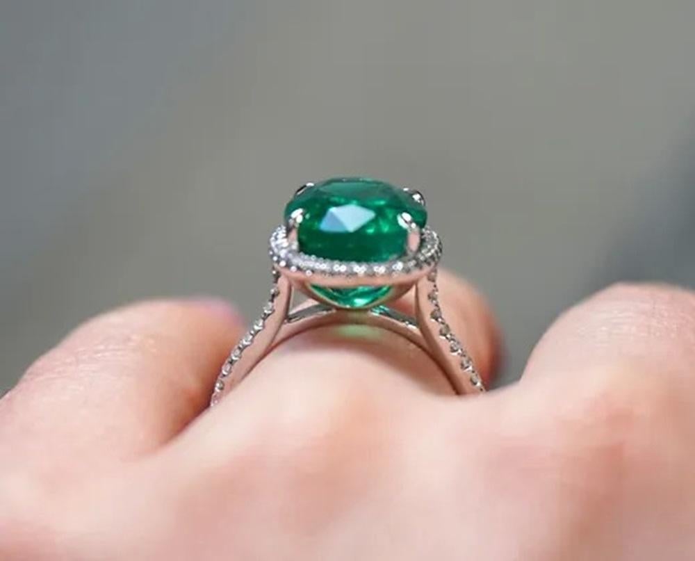 6.55 Carat Emerald Oval Ring For Sale 1