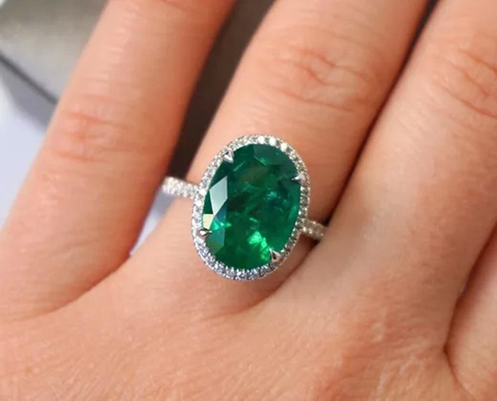 6.55 Carat Emerald Oval Ring For Sale 2
