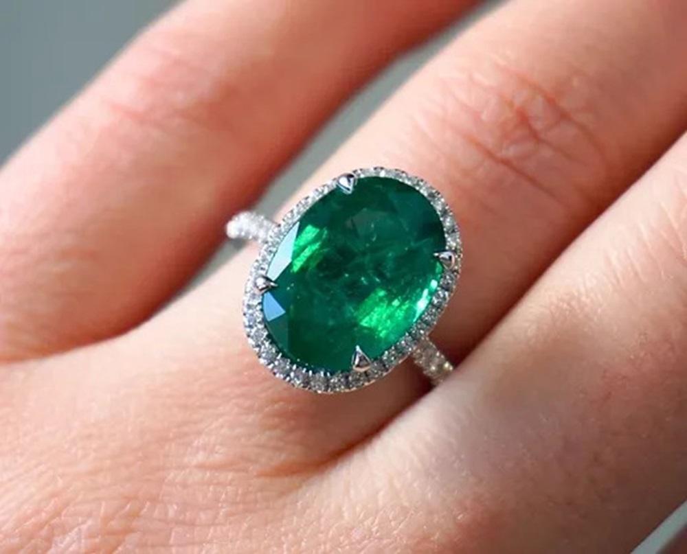 6.55 Carat Emerald Oval Ring For Sale 3