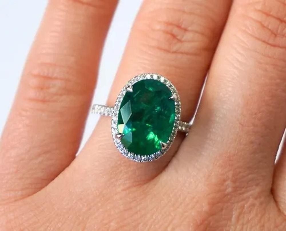 6.55 Carat Emerald Oval Ring For Sale 4