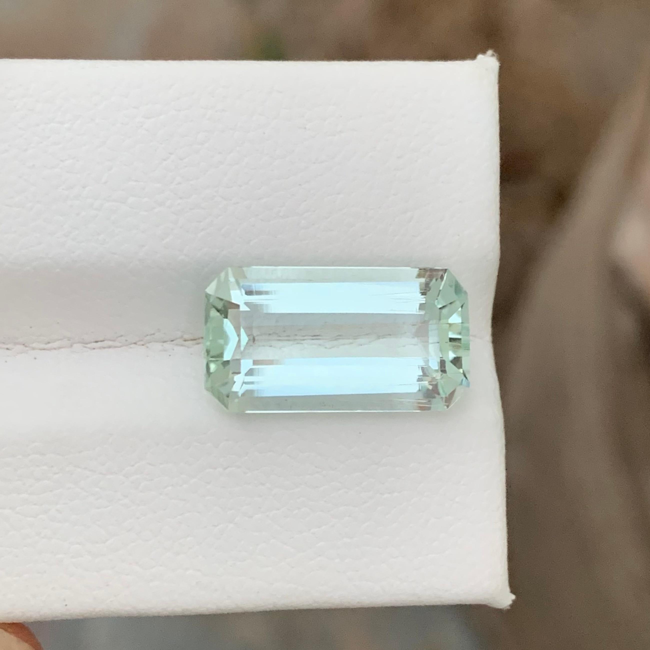 Women's or Men's 6.55 Carat Natural Faceted Green Aquamarine Beryl Ring Gem Emerald Cut For Sale