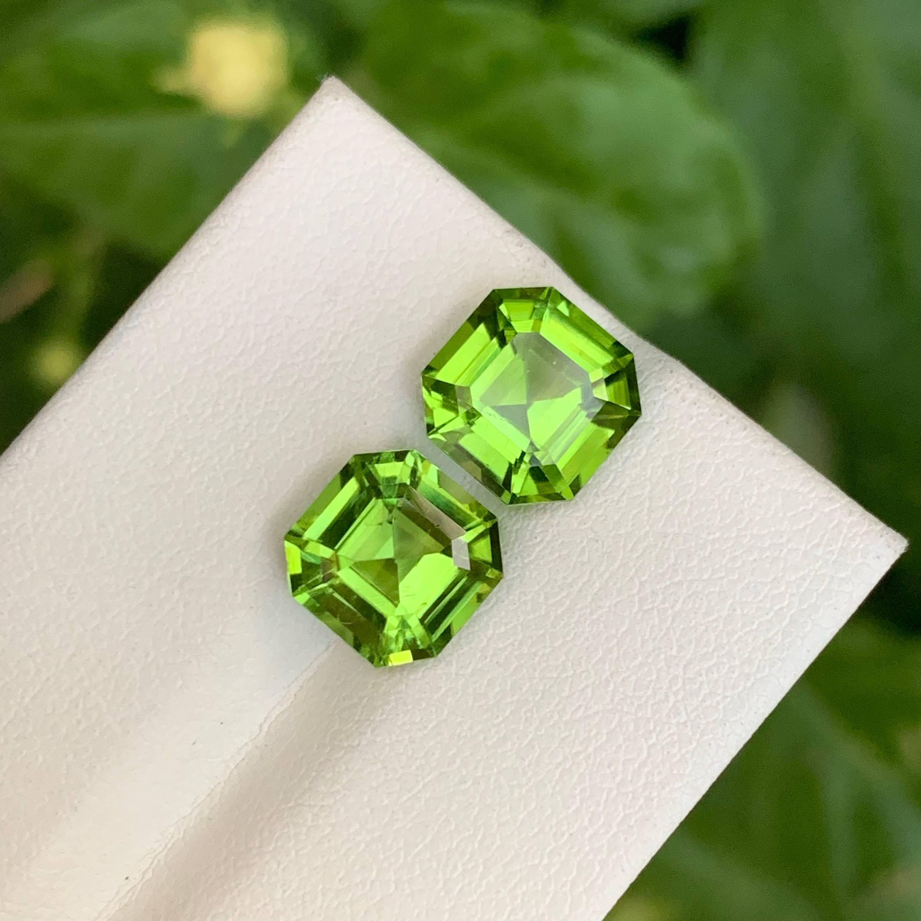 Gema paquistaní suelta de peridoto verde manzana de 6,55 quilates naturales, talla Asscher en pareja en venta 4