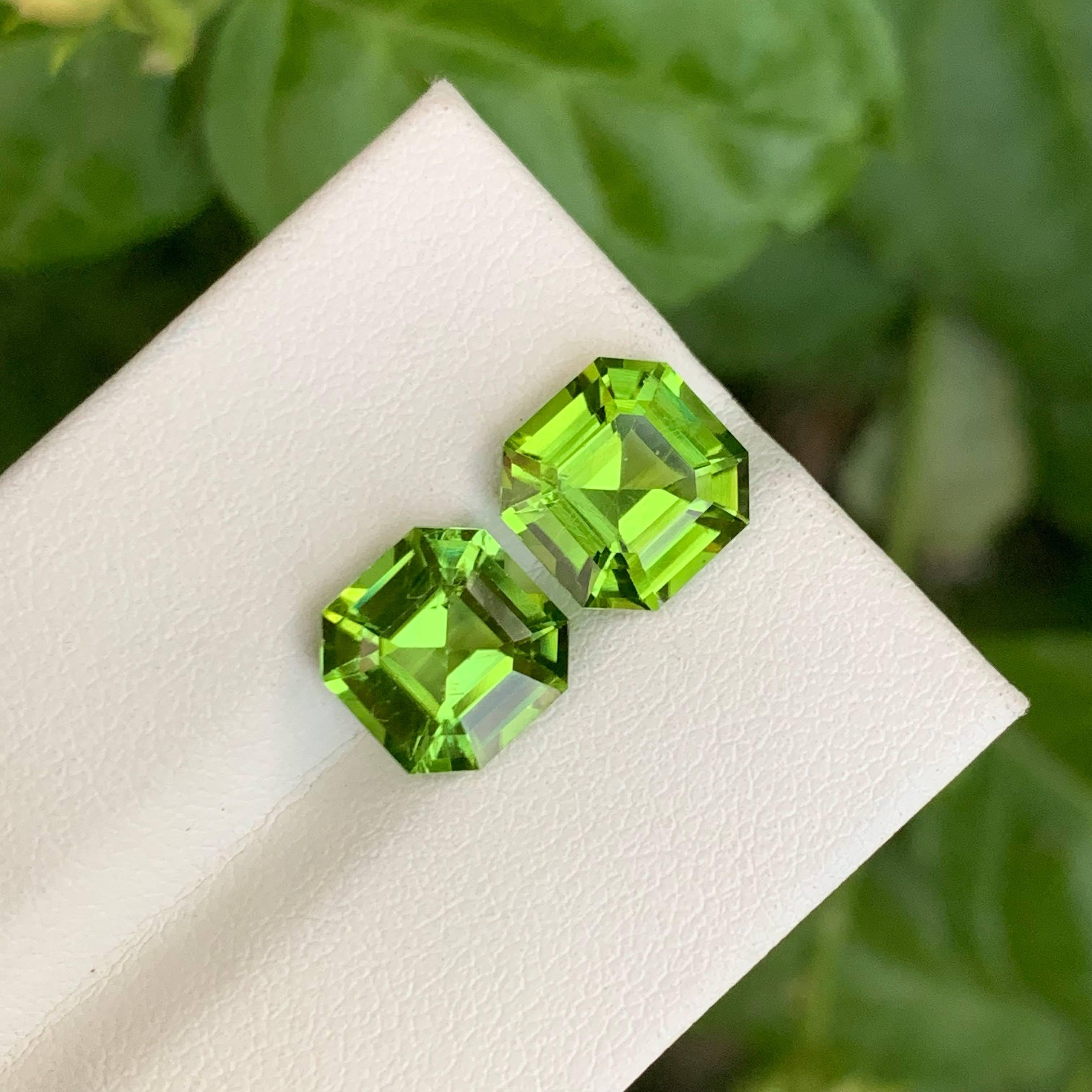 Gema paquistaní suelta de peridoto verde manzana de 6,55 quilates naturales, talla Asscher en pareja Corte Asscher en venta