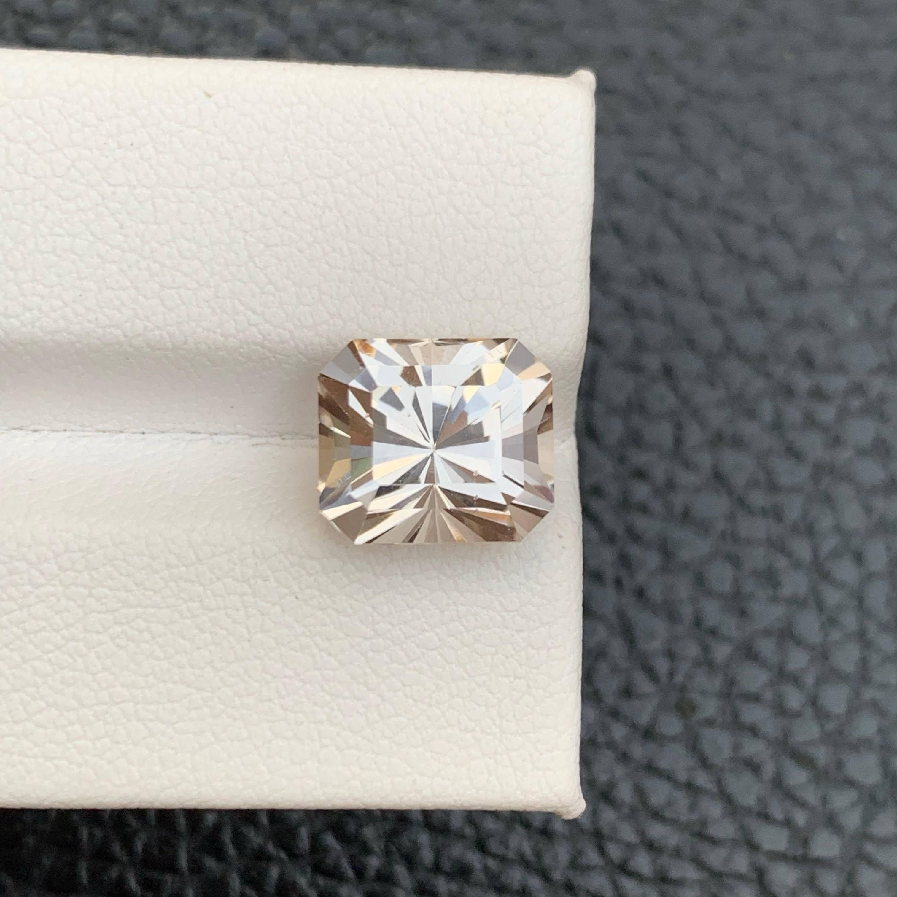 Taille radiant 6.55 Carat Natural Loose Outstanding Topaz Stone Radiant Cut Pakistani Gemstone (pierre précieuse pakistanaise) en vente