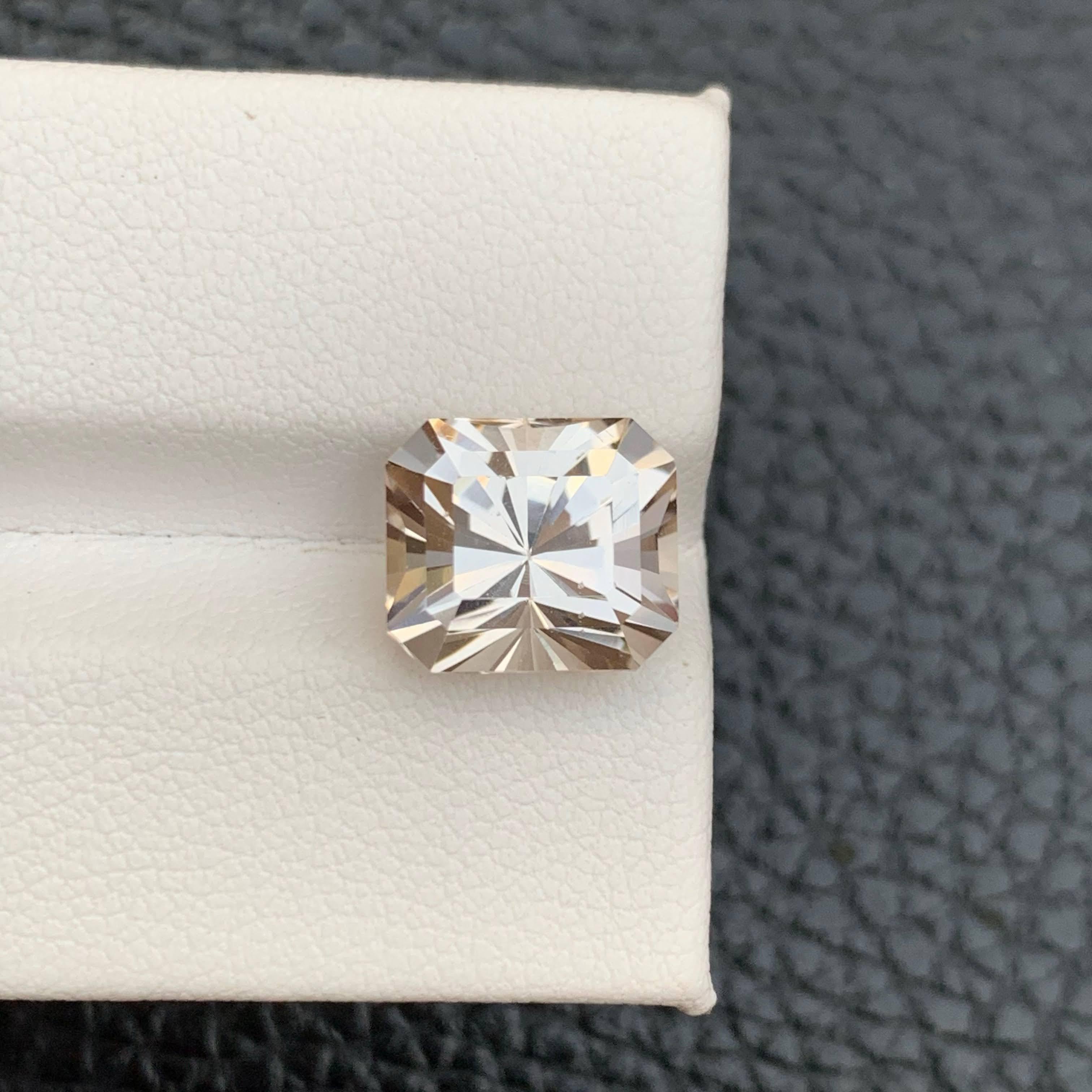 6.55 Carat Natural Loose Outstanding Topaz Stone Radiant Cut Pakistani Gemstone (pierre précieuse pakistanaise) Neuf - En vente à Bangkok, TH