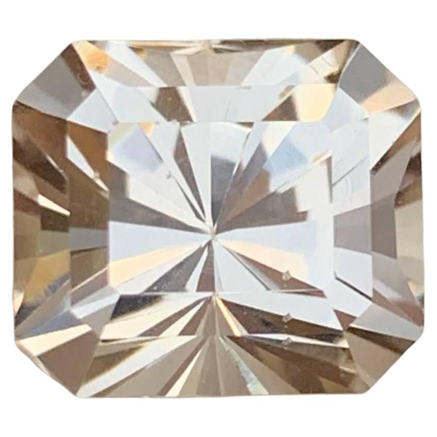 6.55 Carat Natural Loose Outstanding Topaz Stone Radiant Cut Pakistani Gemstone (pierre précieuse pakistanaise) en vente