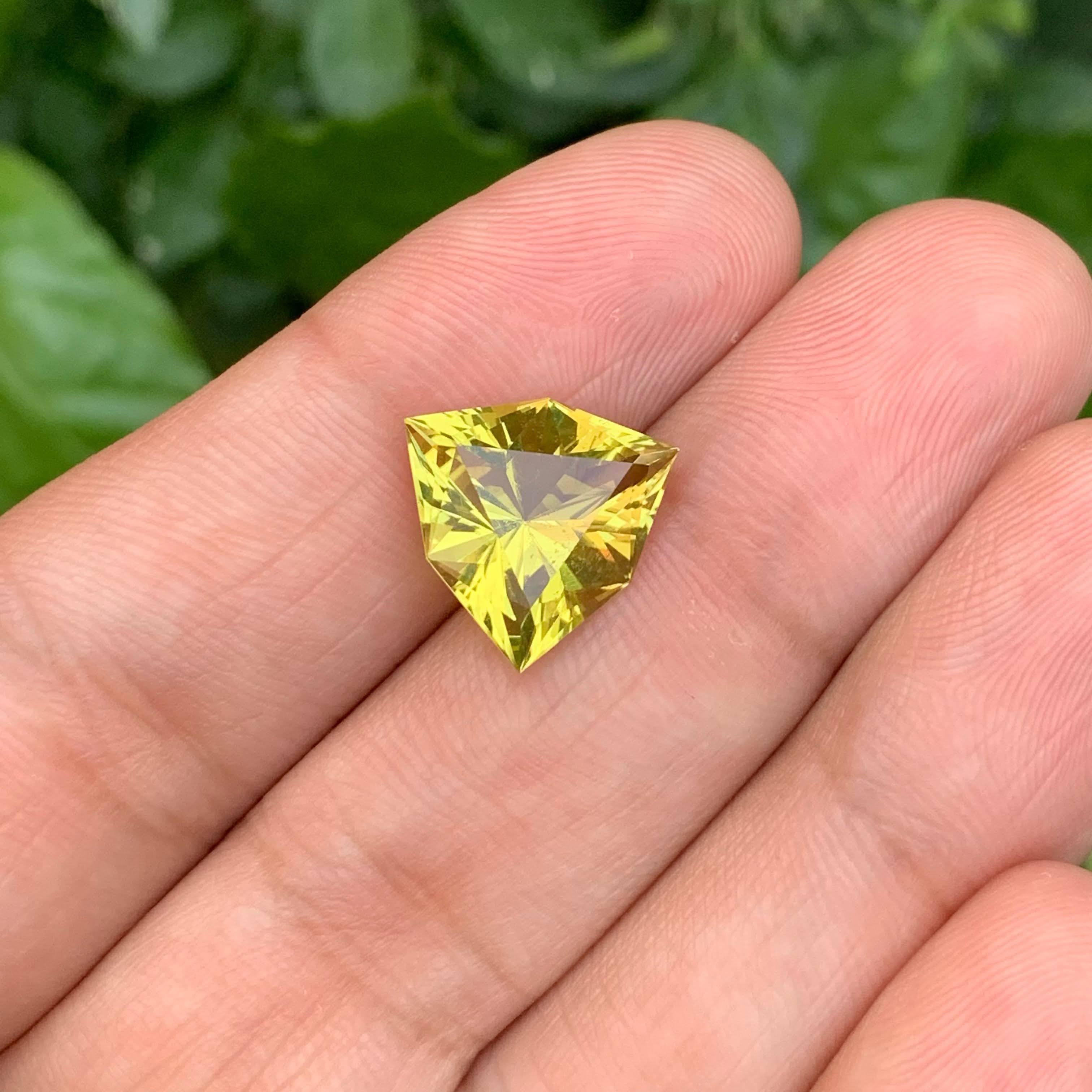 6.55 Carat Natural Loose Yellow Citrine Stone Trillion Cut Brazilian Gemstone For Sale 5