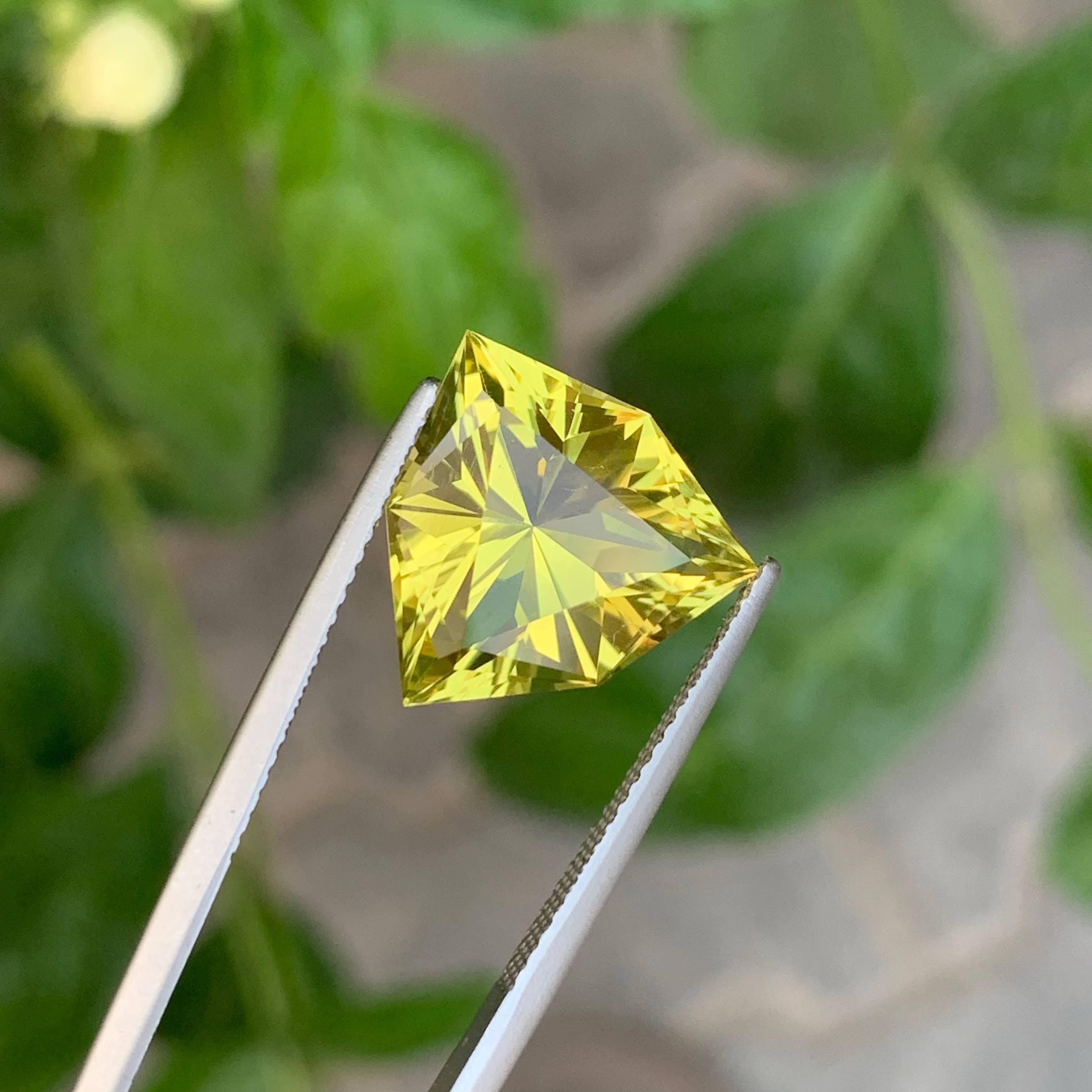 6.55 Carat Natural Loose Yellow Citrine Stone Trillion Cut Brazilian Gemstone For Sale 6