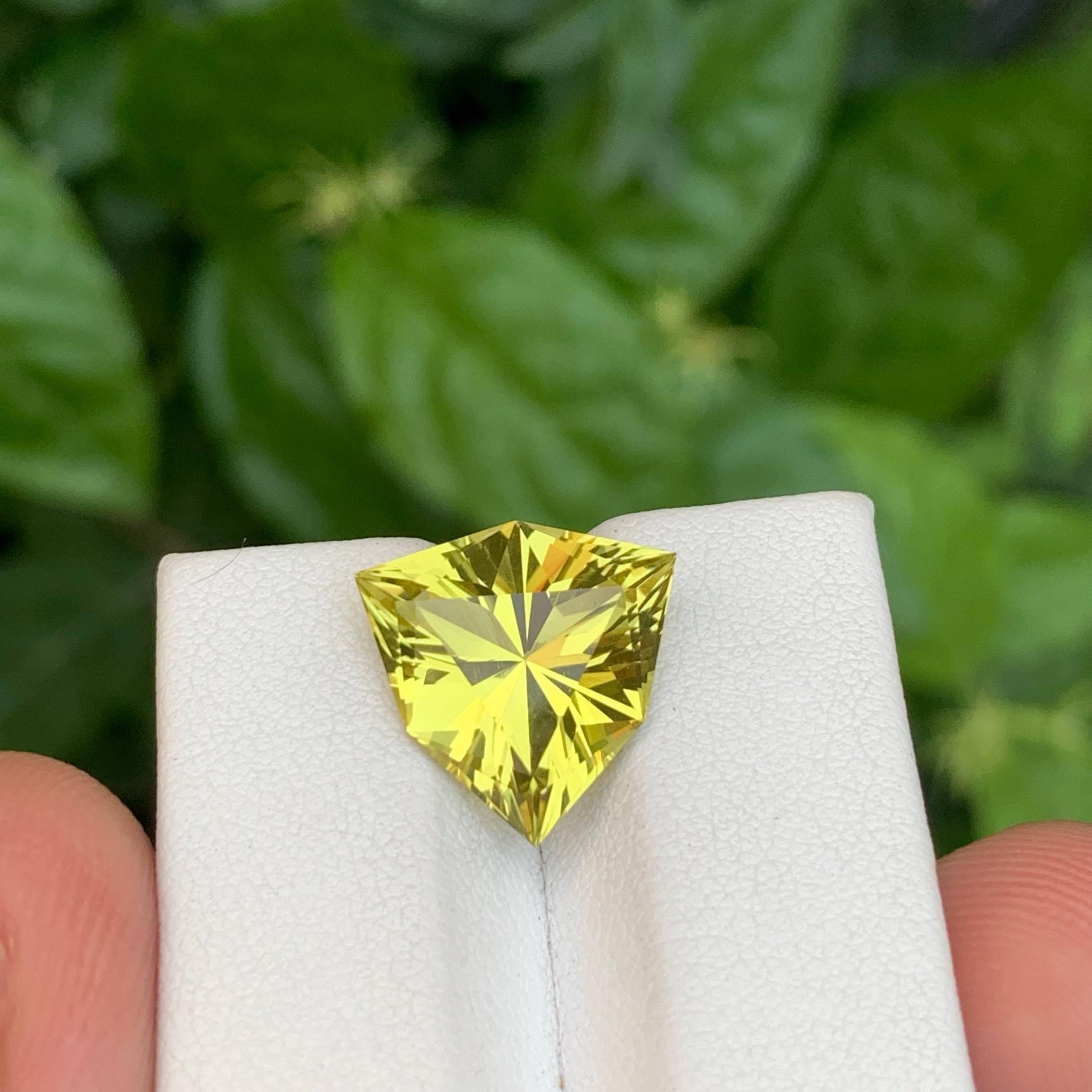 6.55 Carat Natural Loose Yellow Citrine Stone Trillion Cut Brazilian Gemstone For Sale 1