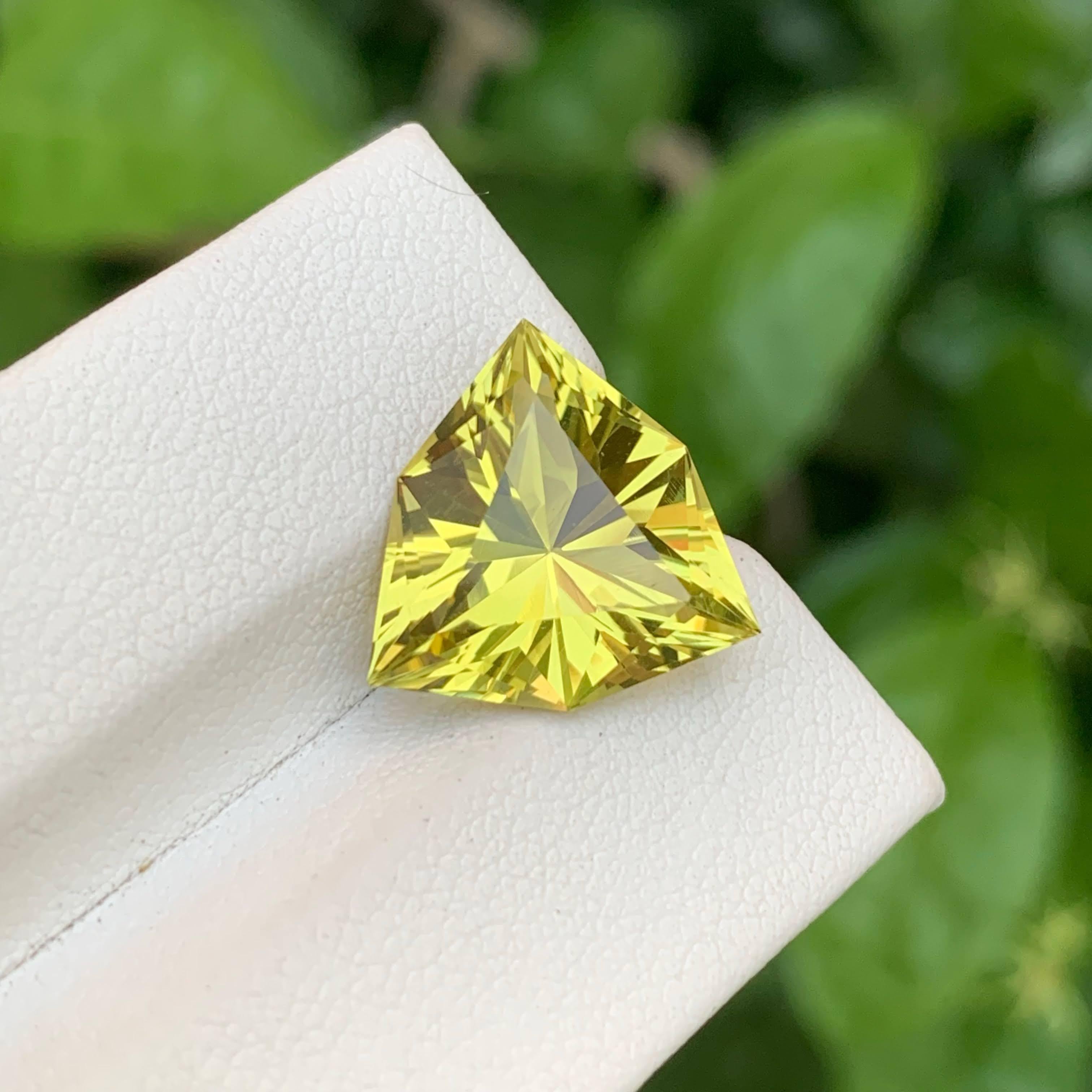 6.55 Carat Natural Loose Yellow Citrine Stone Trillion Cut Brazilian Gemstone For Sale 2